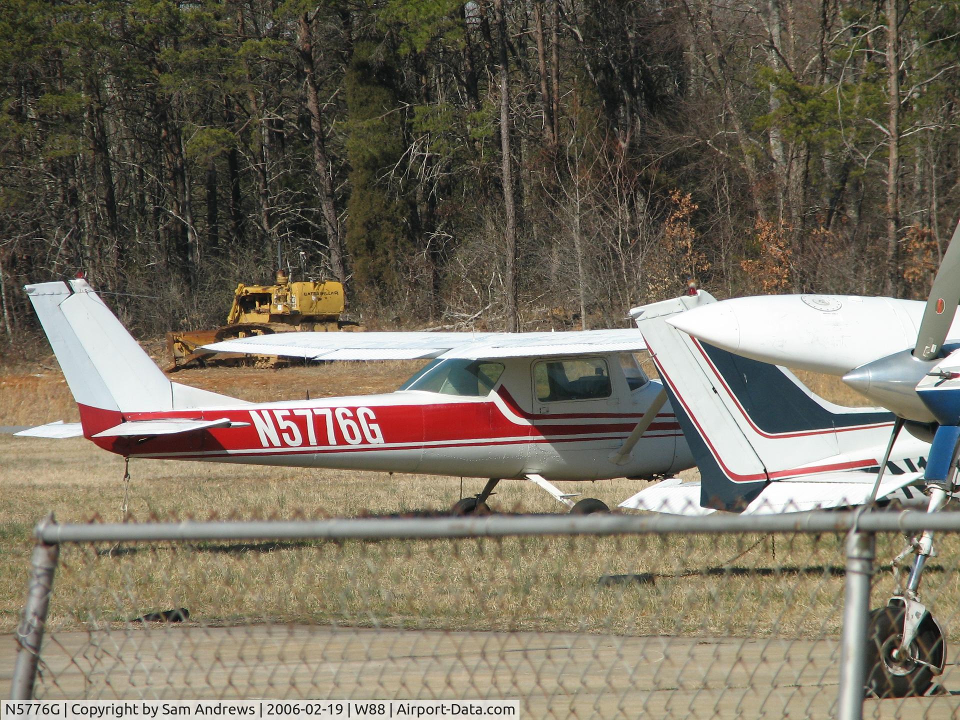 N5776G, 1969 Cessna 150K C/N 15071276, sitting pretty at W88 in Greensboro, NC