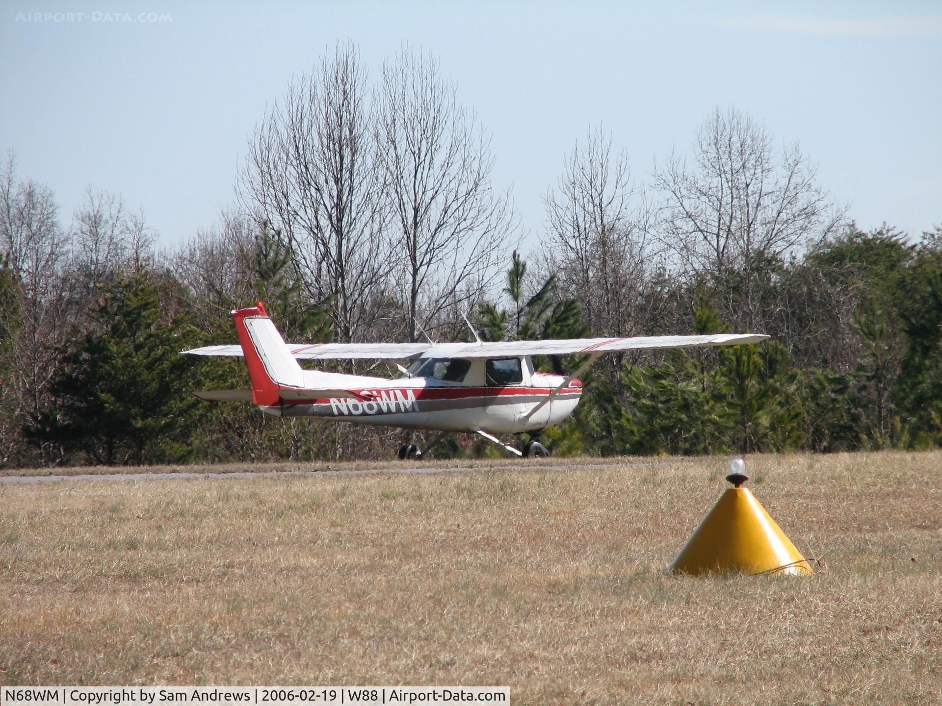 N68WM, 1973 Cessna 150L C/N 15074396, Taxiing out for take off at W88 RWY27