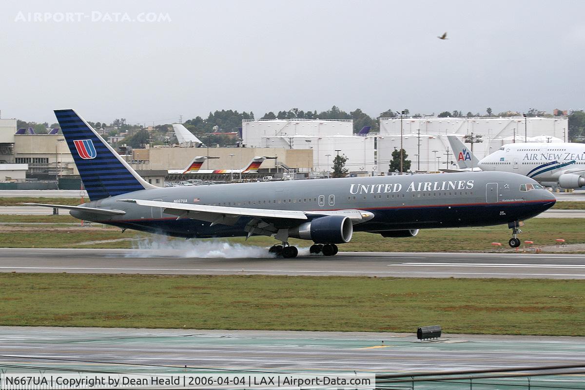 N667UA, 1998 Boeing 767-322 C/N 29239, United Airlines N667UA touching down on RWY 7R.