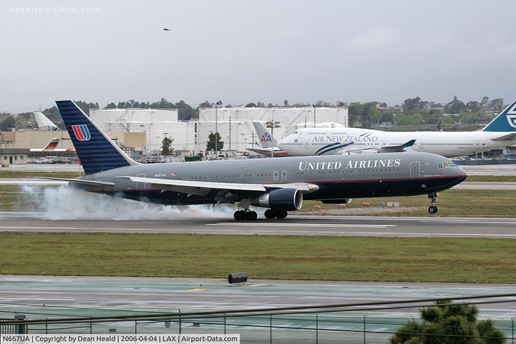 N667UA, 1998 Boeing 767-322 C/N 29239, Smokey touchdown on RWY 7R for N667UA.