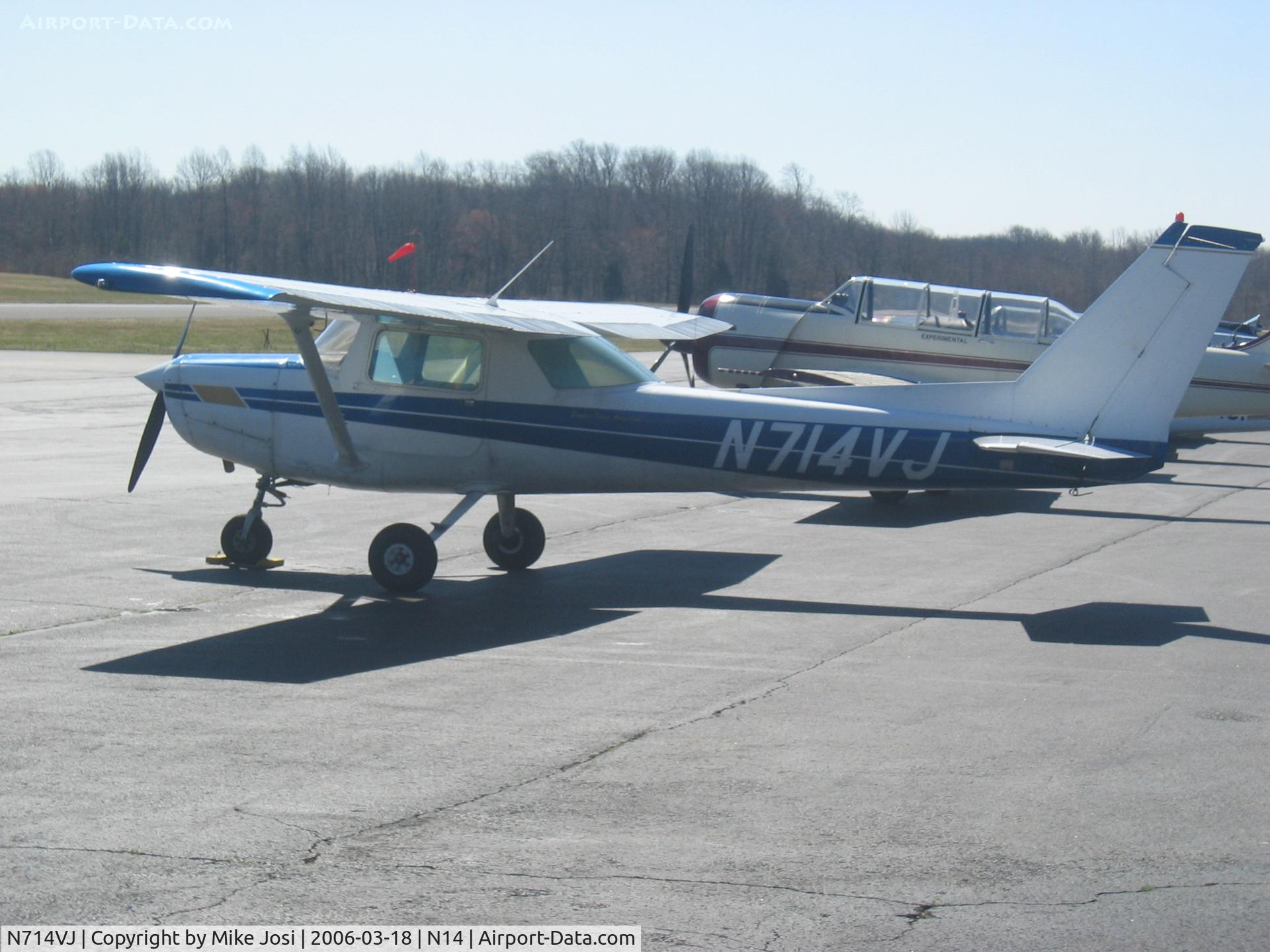 N714VJ, 1977 Cessna 152 C/N 15279464, Eagles View Cessna 152 visiting Flying W (N14)