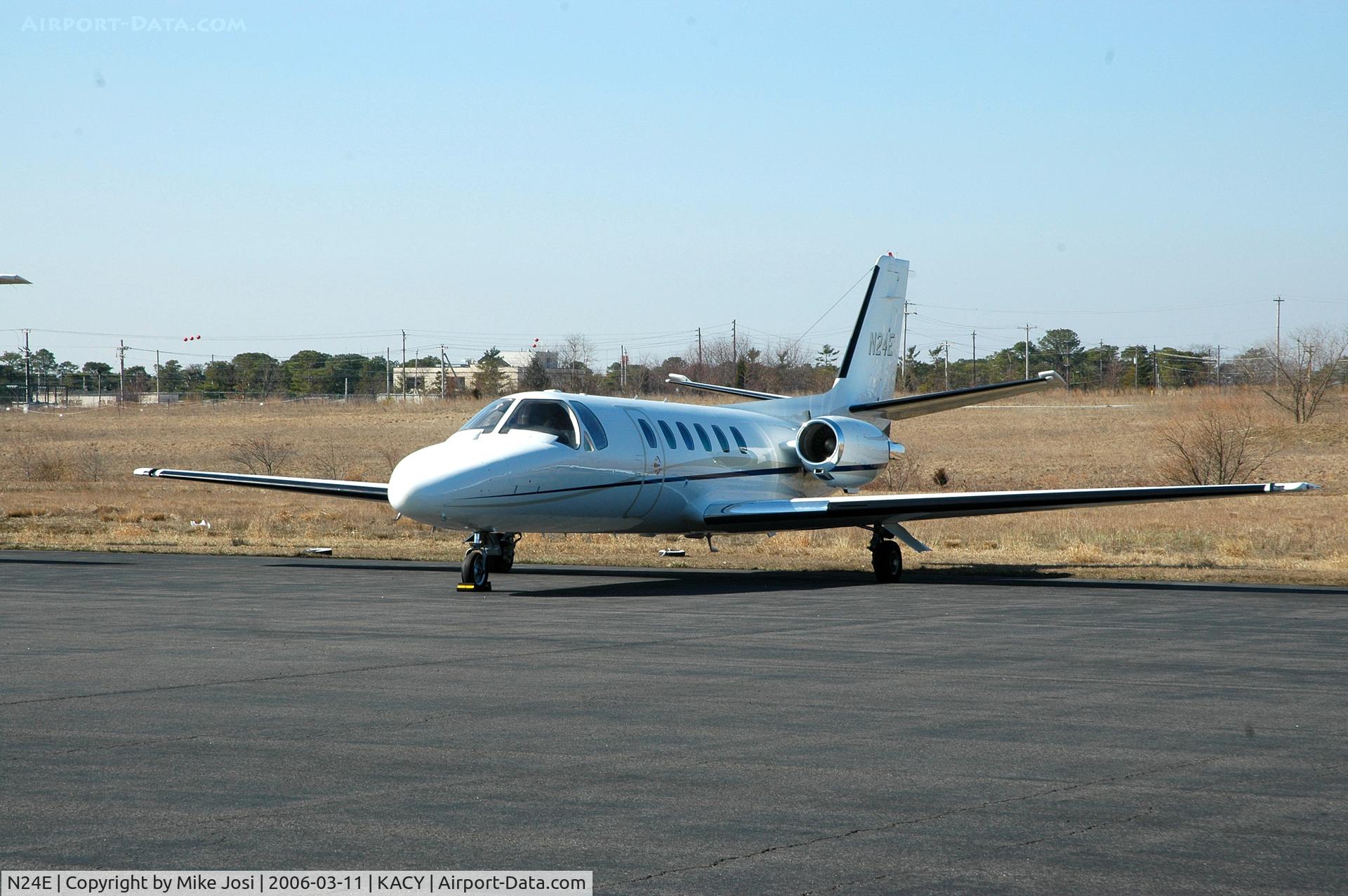N24E, 1990 Cessna 550 C/N 550-0651, At rest at Atlantic City's International KACY