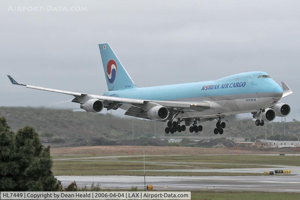 HL7449, 2000 Boeing 747-4B5F/SCD C/N 26411, Korean Air Cargo HL7449 nearing touchdown on RWY 7R on a rainy day.