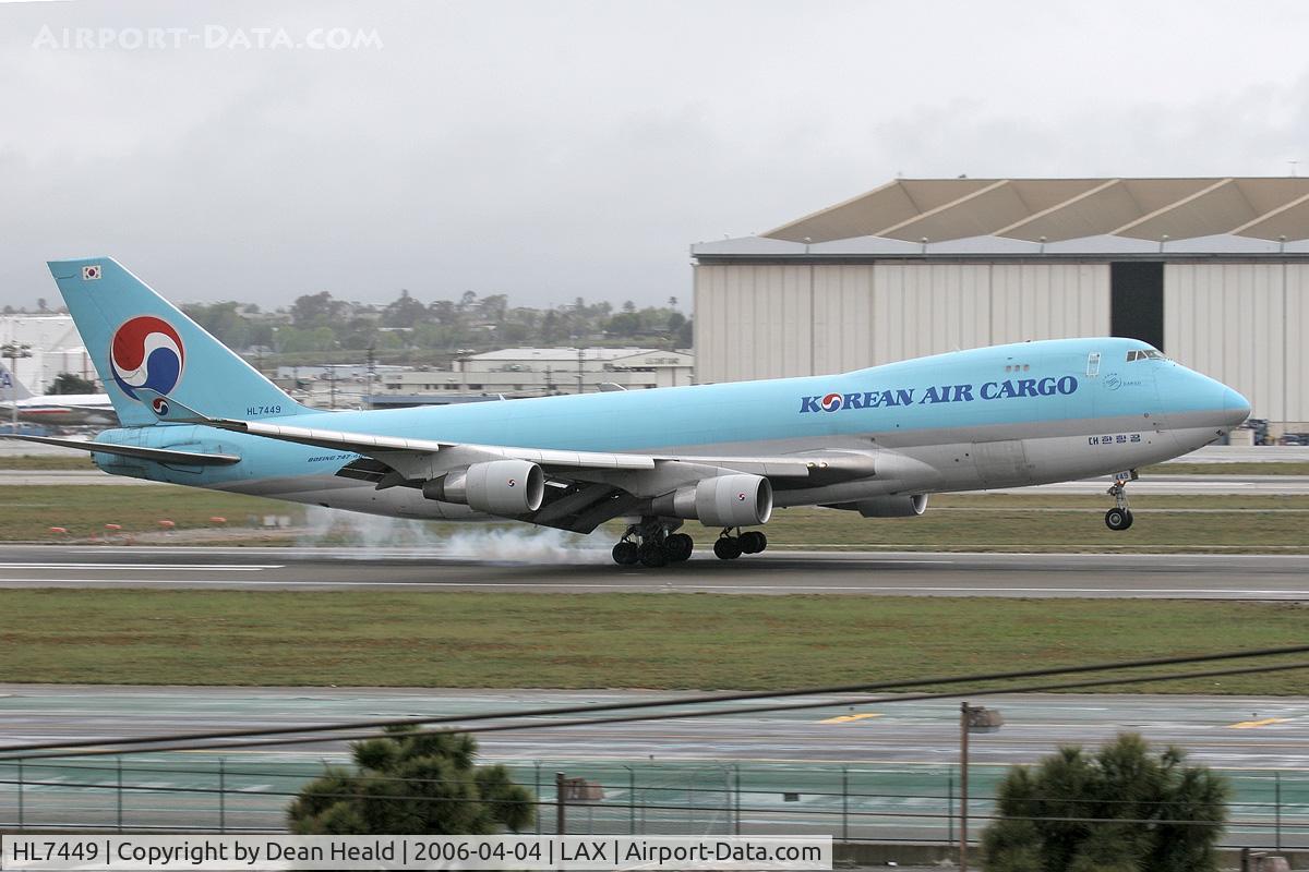 HL7449, 2000 Boeing 747-4B5F/SCD C/N 26411, Korean Air Cargo HL7449 touching down right gear first on RWY 7R.