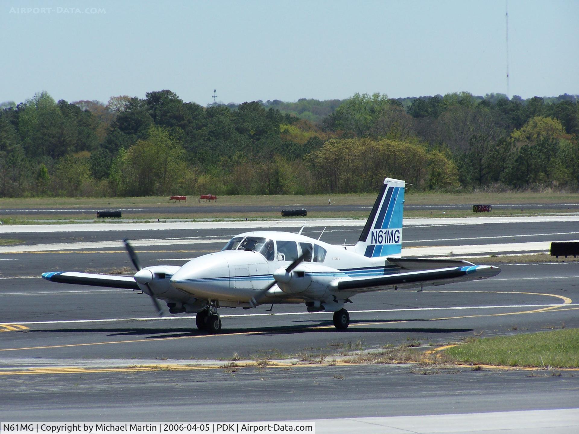 N61MG, 1974 Piper PA-23-250 C/N 277405285, Taxing to Runway 20L