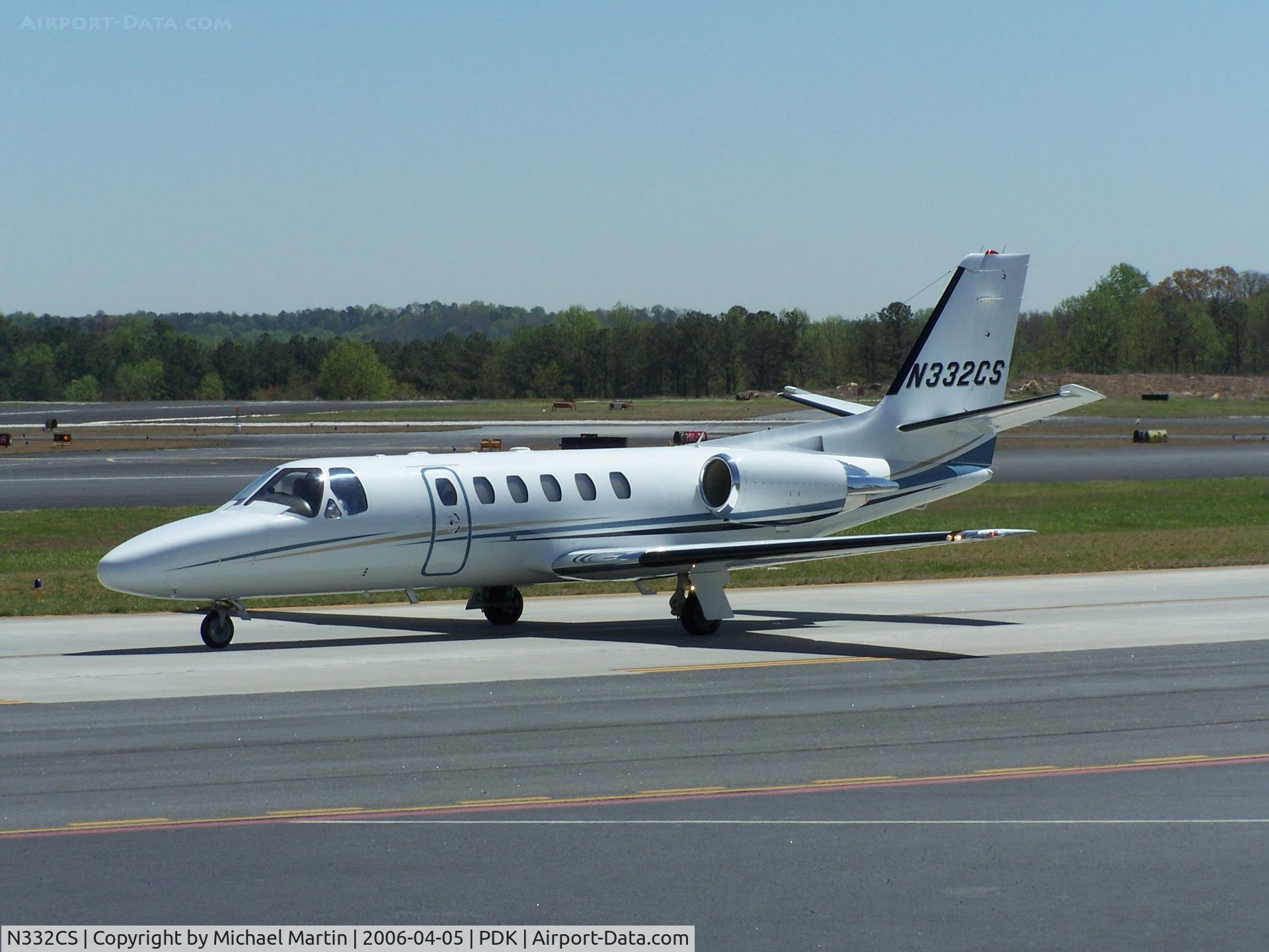 N332CS, 2004 Cessna 550 Citation Bravo C/N 550-1081, Taxing to Signature Air