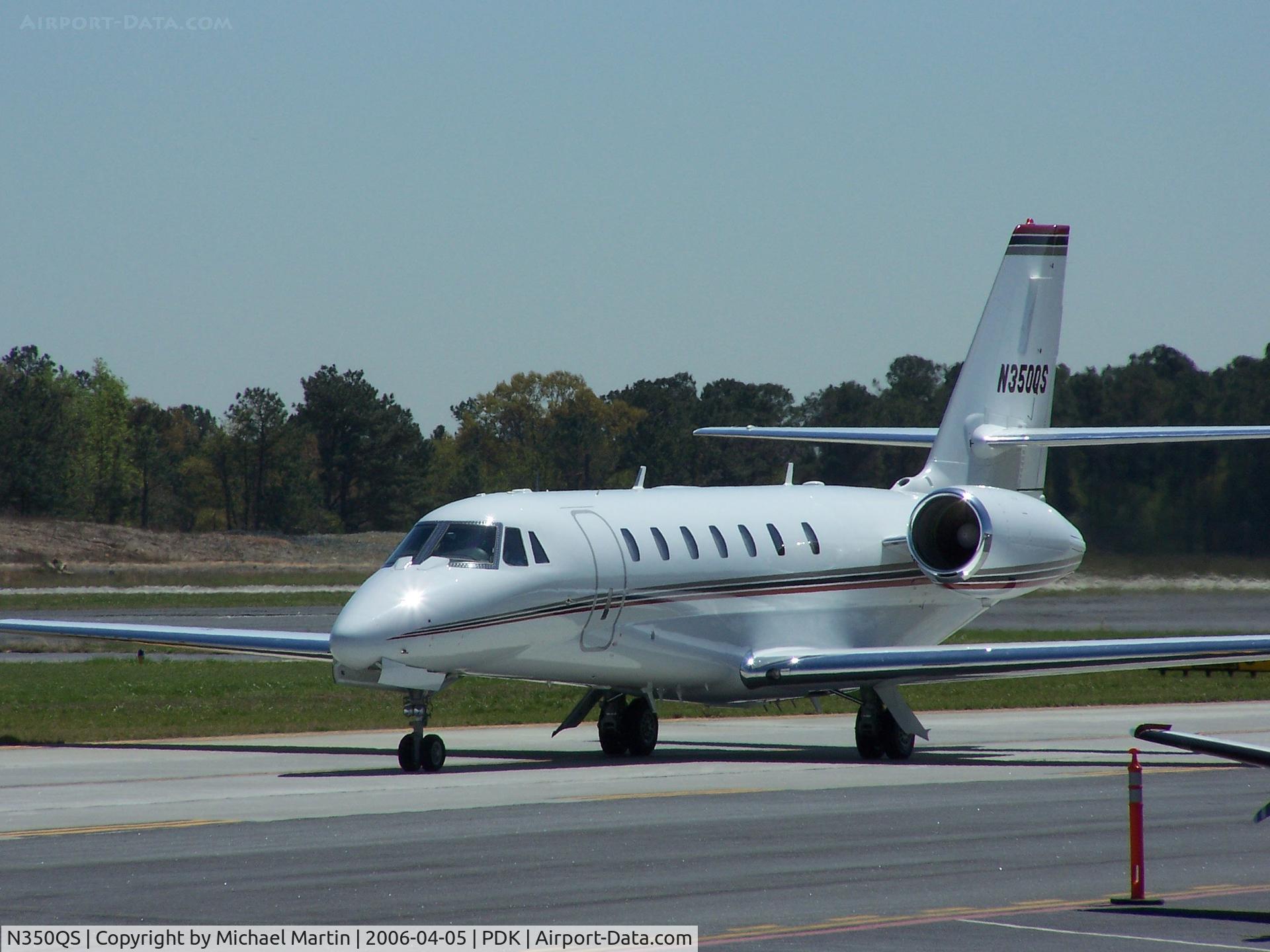 N350QS, 2005 Cessna 680 Citation Sovereign C/N 680-0036, Taxing to Signature Air