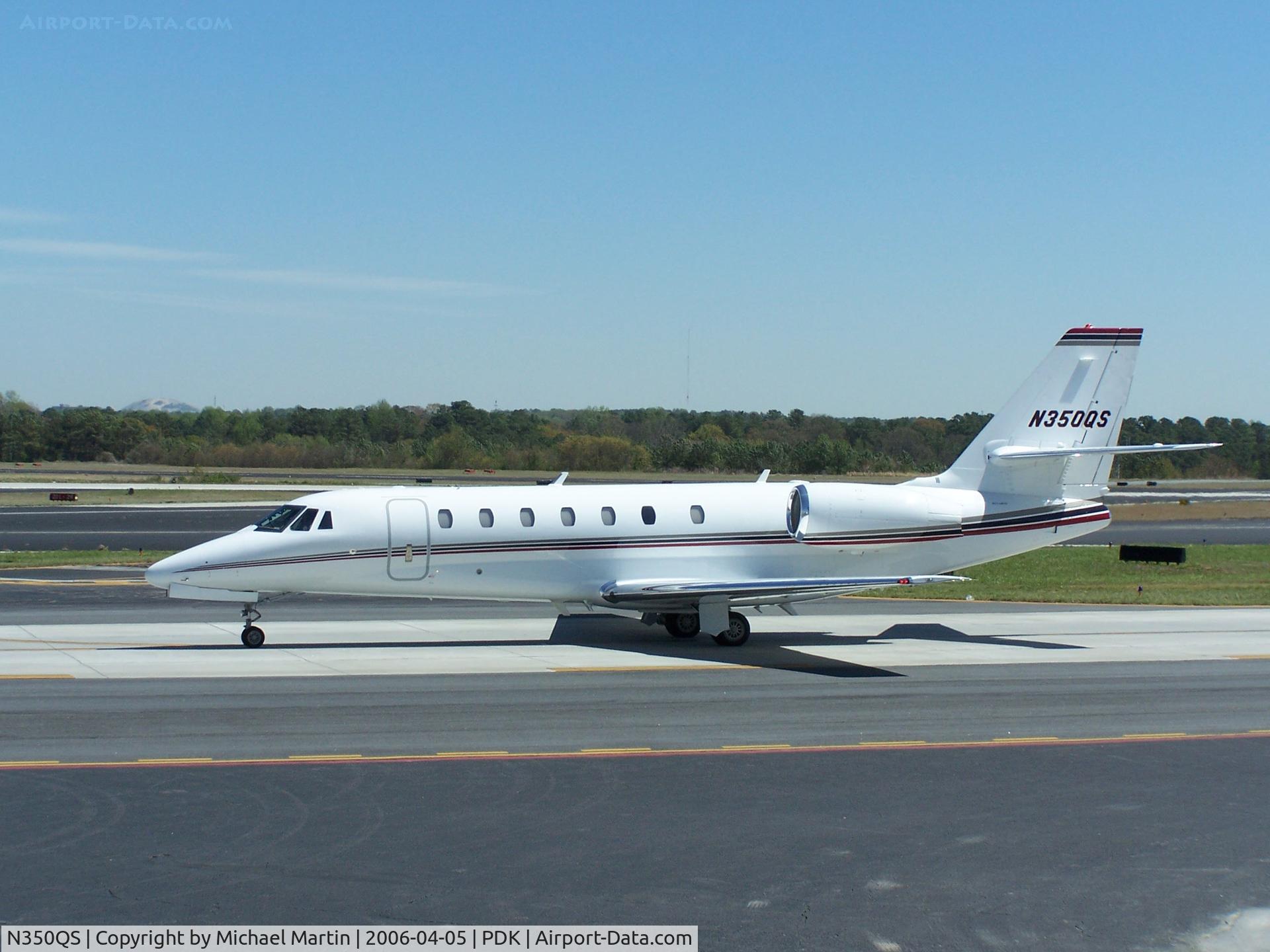 N350QS, 2005 Cessna 680 Citation Sovereign C/N 680-0036, Taxing to Signature Air