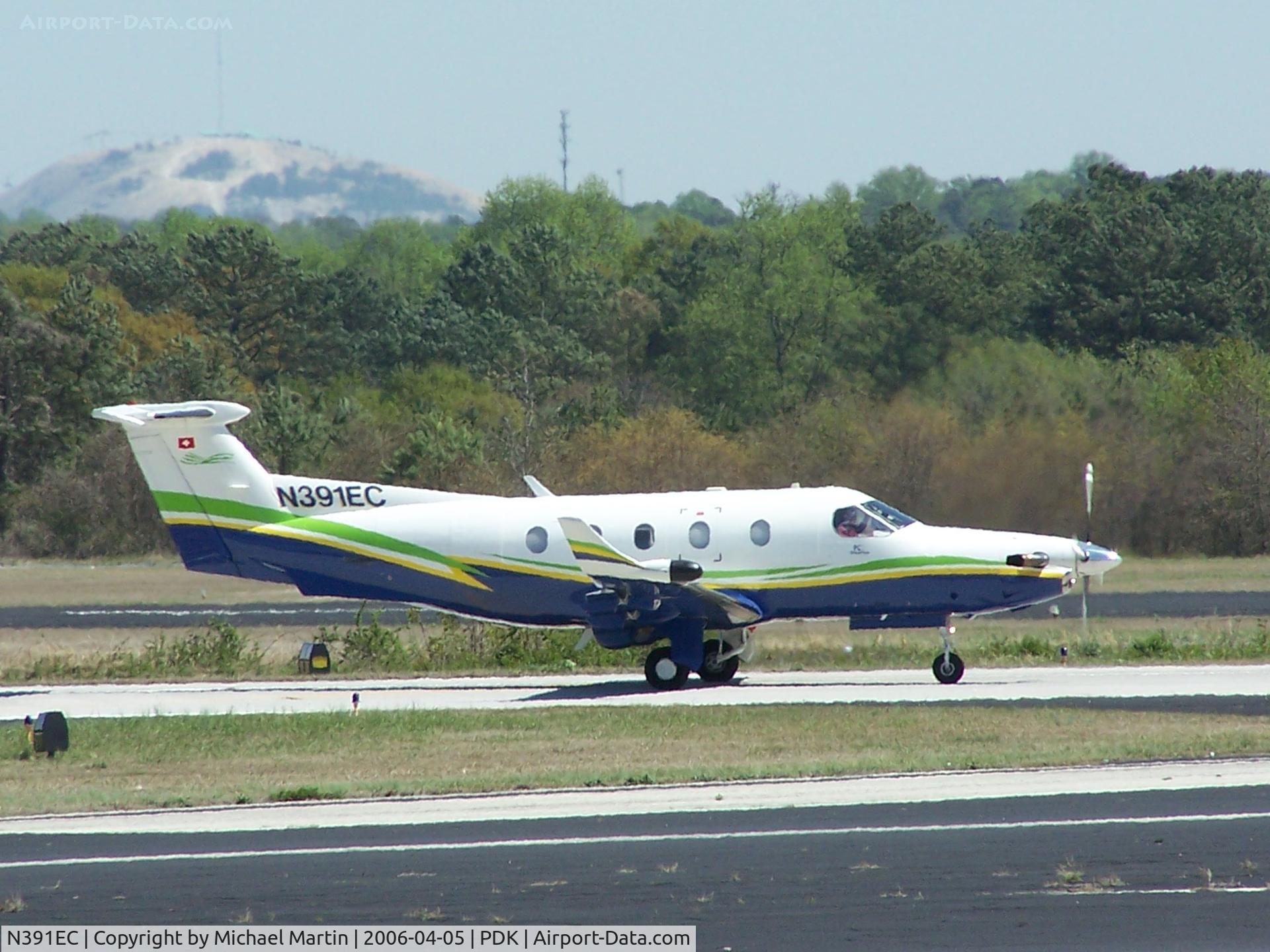 N391EC, 2000 Pilatus PC-12/45 C/N 391, Landing PDK on 20L