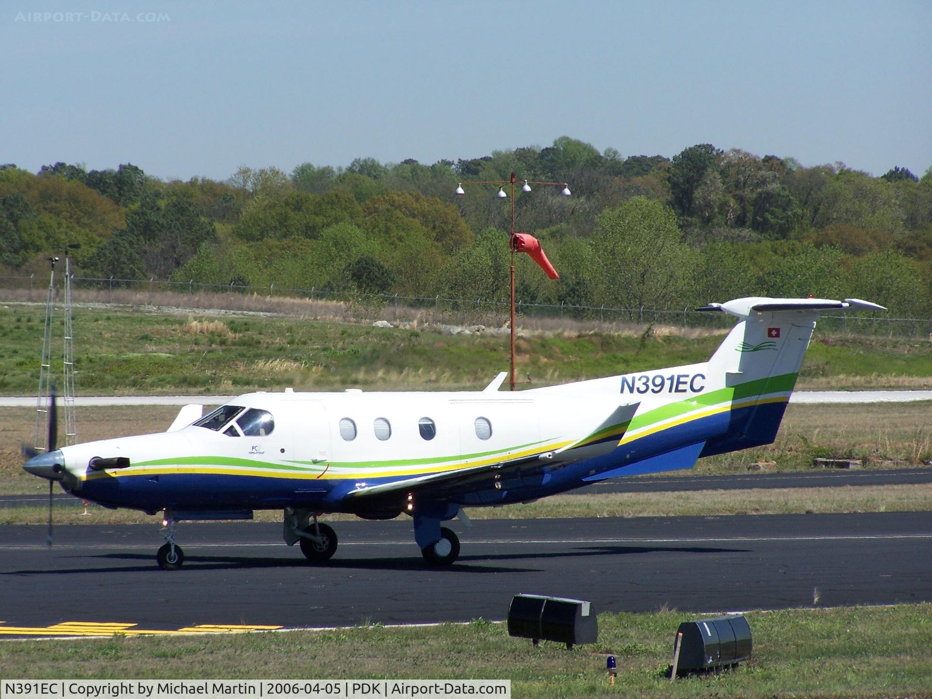 N391EC, 2000 Pilatus PC-12/45 C/N 391, Taxing to Epps Air Service