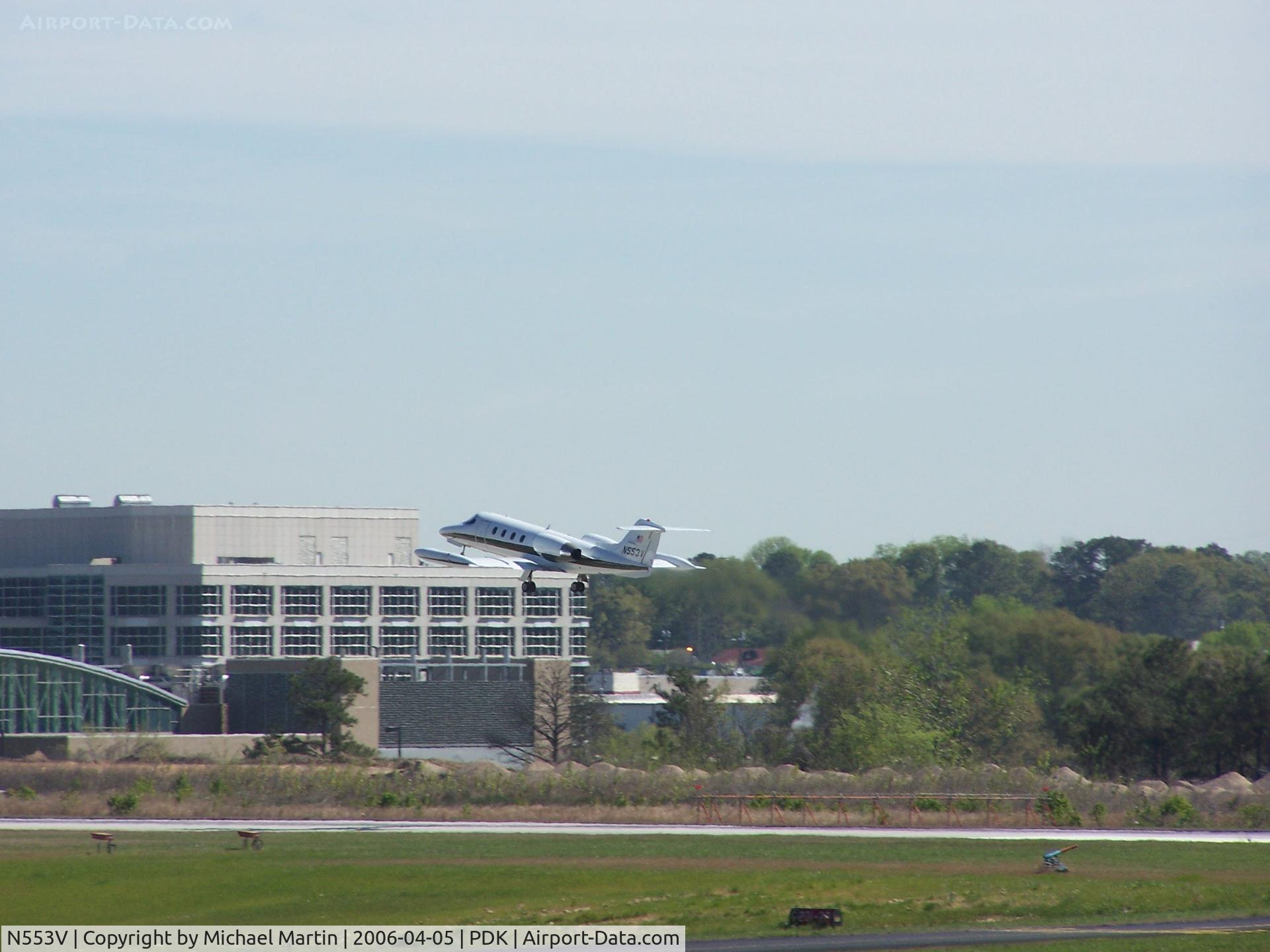 N553V, 1977 Gates Learjet 35A C/N 35A-141, Departing PDK in a hurry!