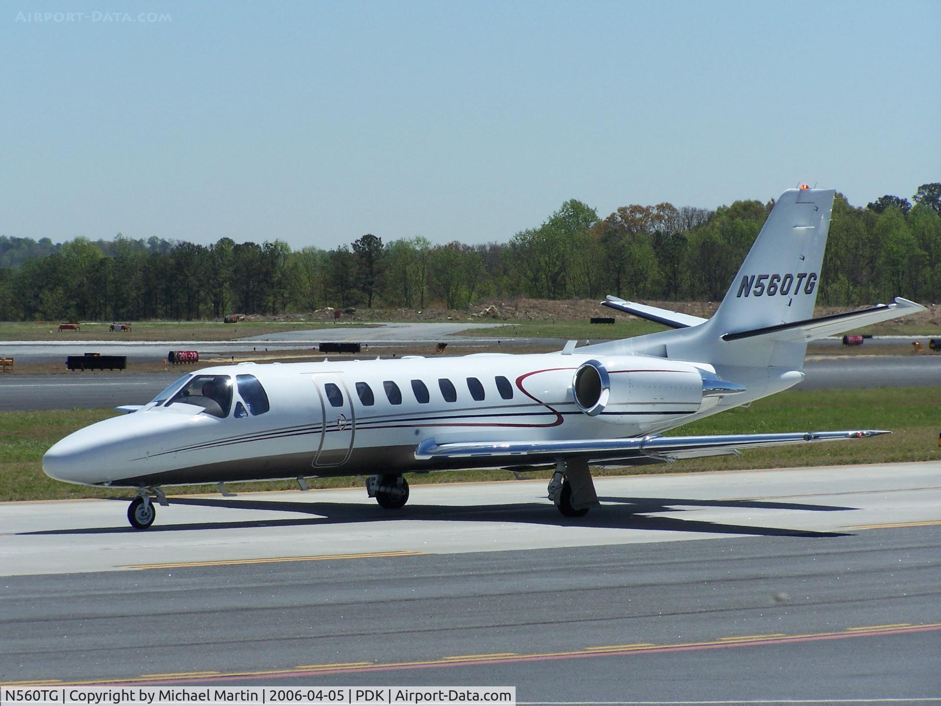 N560TG, 2004 Cessna 560 Citation Encore C/N 560-0668, Taxing to Runway 20L