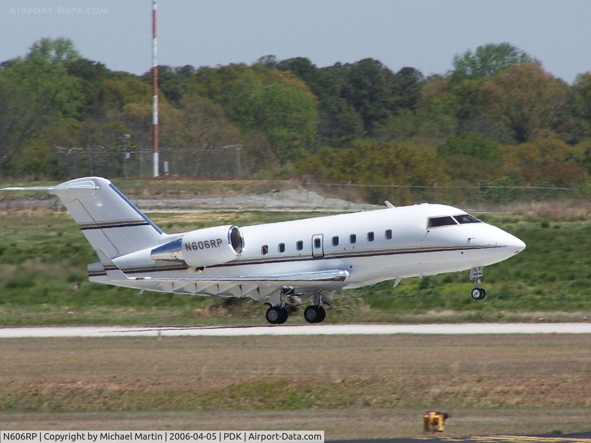 N606RP, 2004 Bombardier Challenger 604 (CL-600-2B16) C/N 5578, Departing PDK on 20L