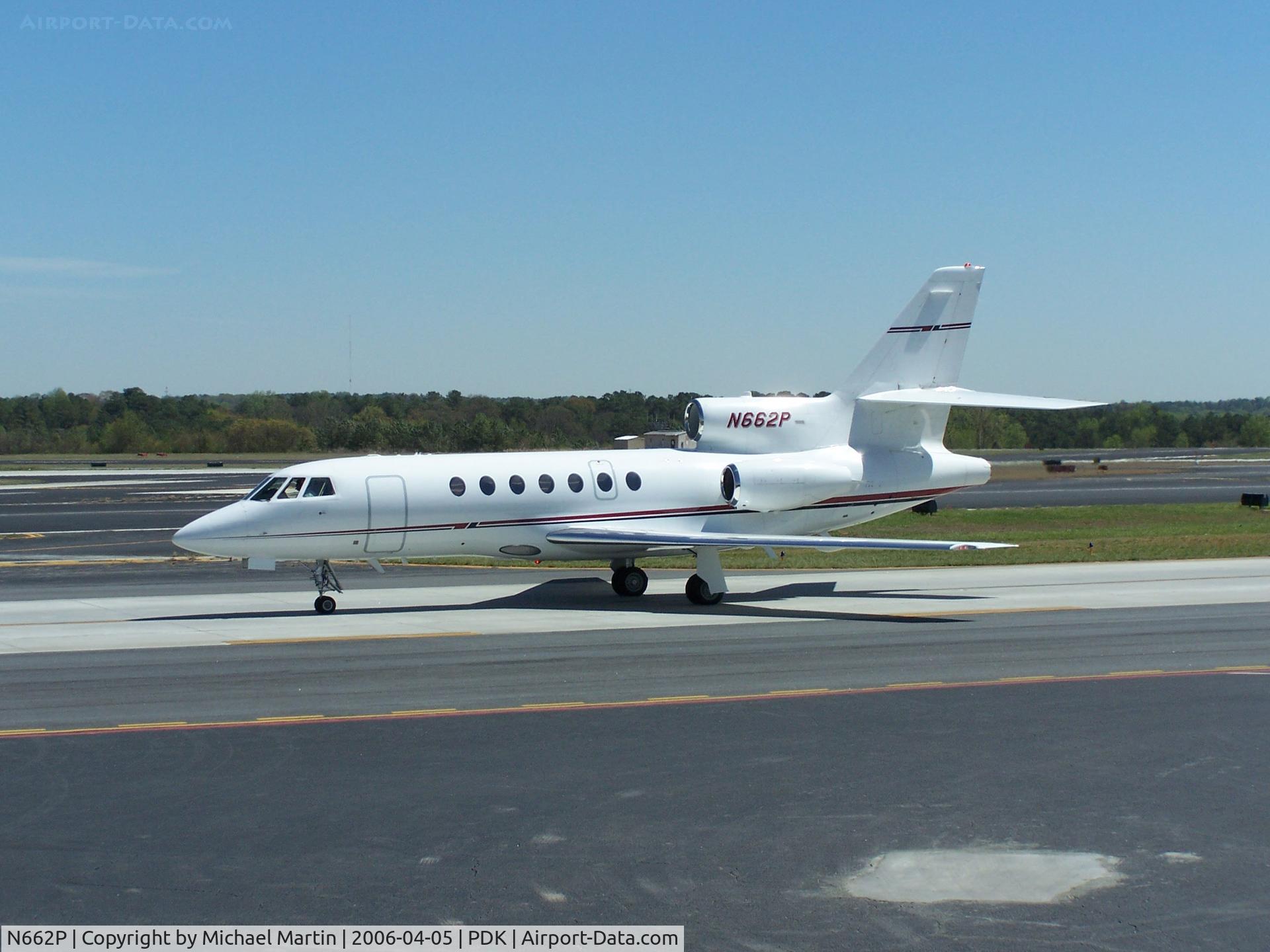 N662P, 1998 Dassault Falcon 900EX C/N 028, Taxing to Runway 20L