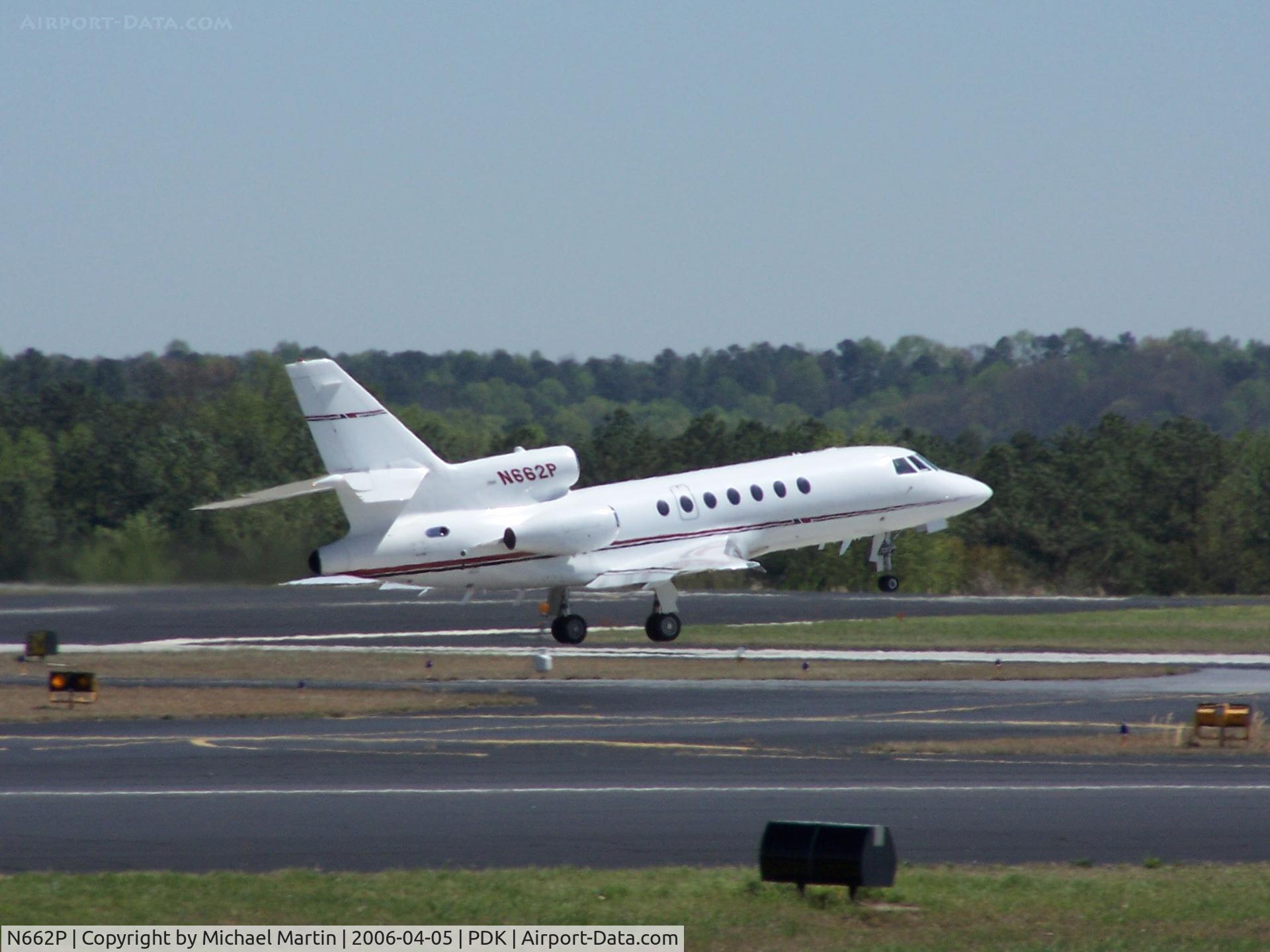 N662P, 1998 Dassault Falcon 900EX C/N 028, Departing PDK on 20L