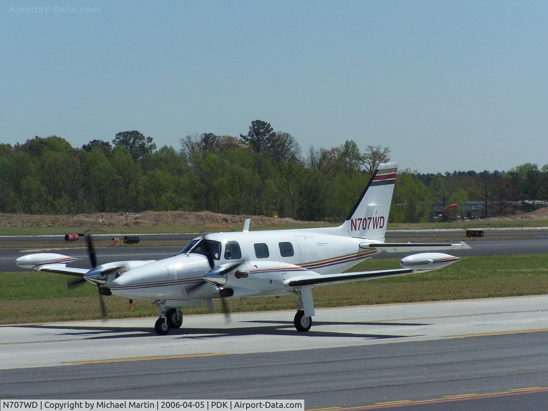 N707WD, 1982 Piper PA-31T C/N 31T-8120103, Taxing to Runway 20L