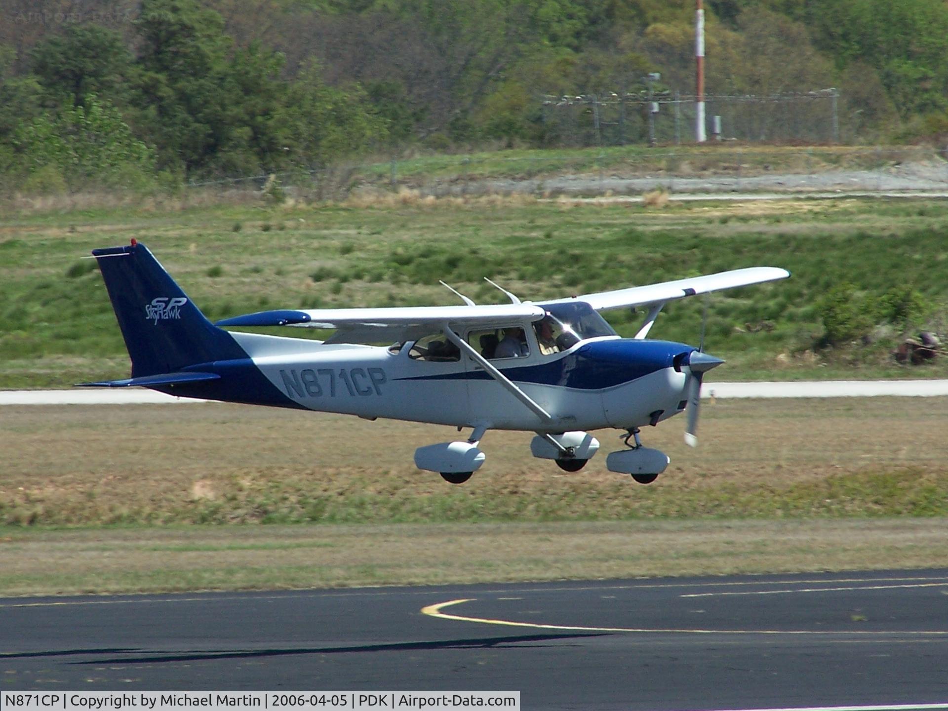 N871CP, 1999 Cessna 172R C/N 17280687, Landing on the numbers 20L