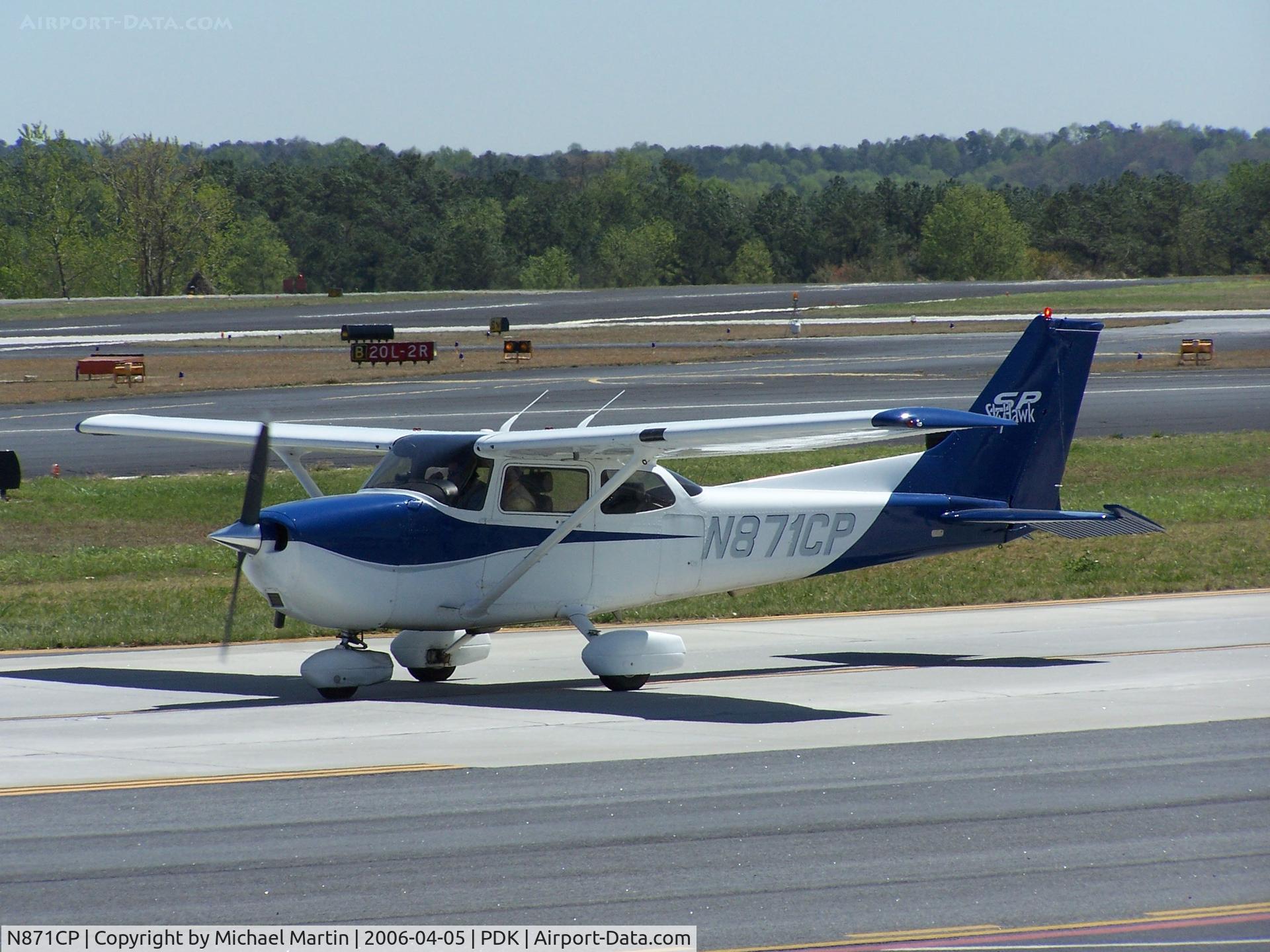 N871CP, 1999 Cessna 172R C/N 17280687, Taxing back from flight
