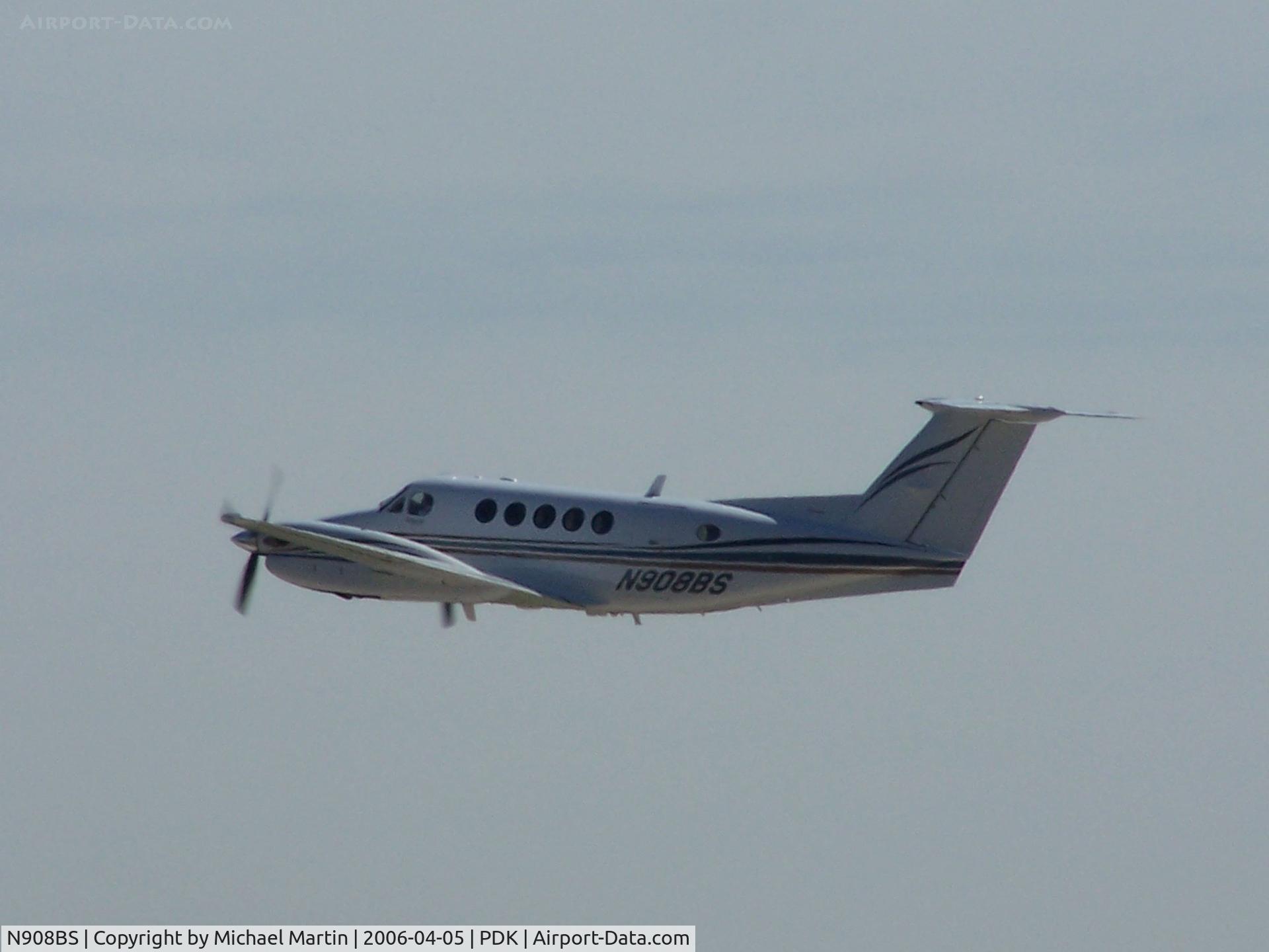 N908BS, 2001 Raytheon Aircraft Company B200 C/N BB-1781, Departing PDK - Gear Up!