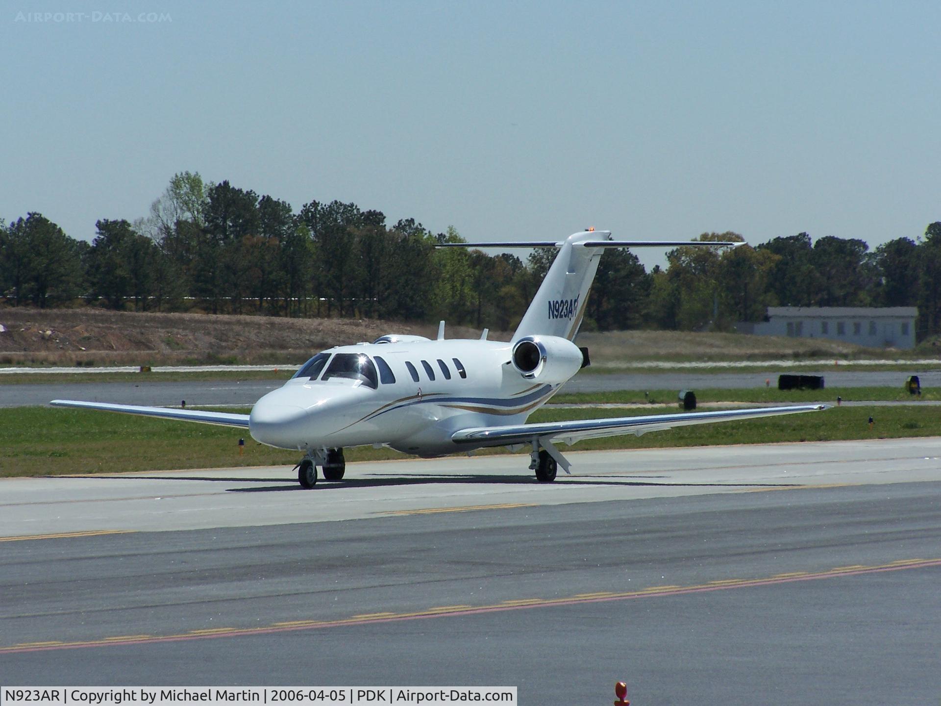 N923AR, 1994 Cessna 525 CitationJet CJ1 C/N 525-0055, Taxing to Runway 20L