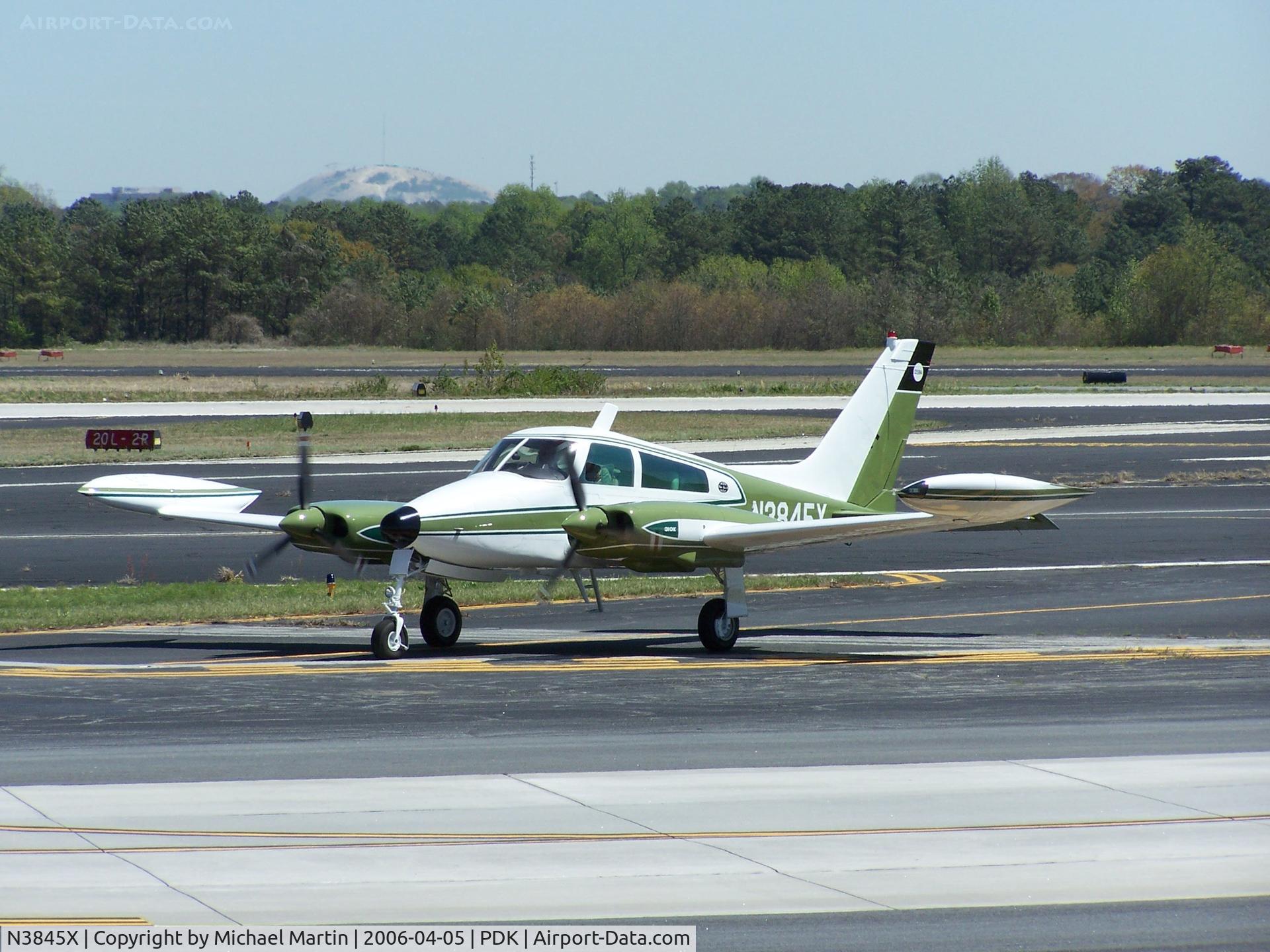 N3845X, 1966 Cessna 310K C/N 310K0245, Taxing back from flight