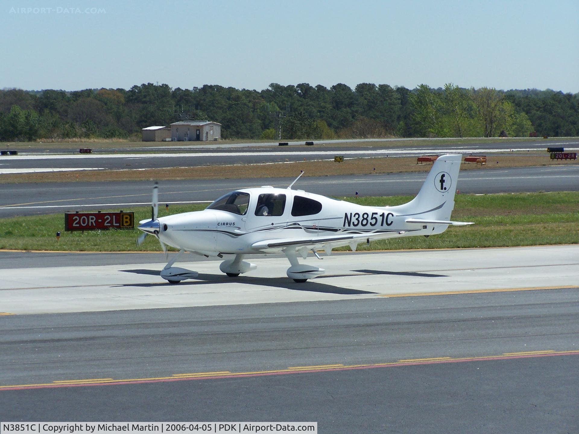 N3851C, 2005 Cirrus SR22 C/N 1637, Taxing to Runway 20R