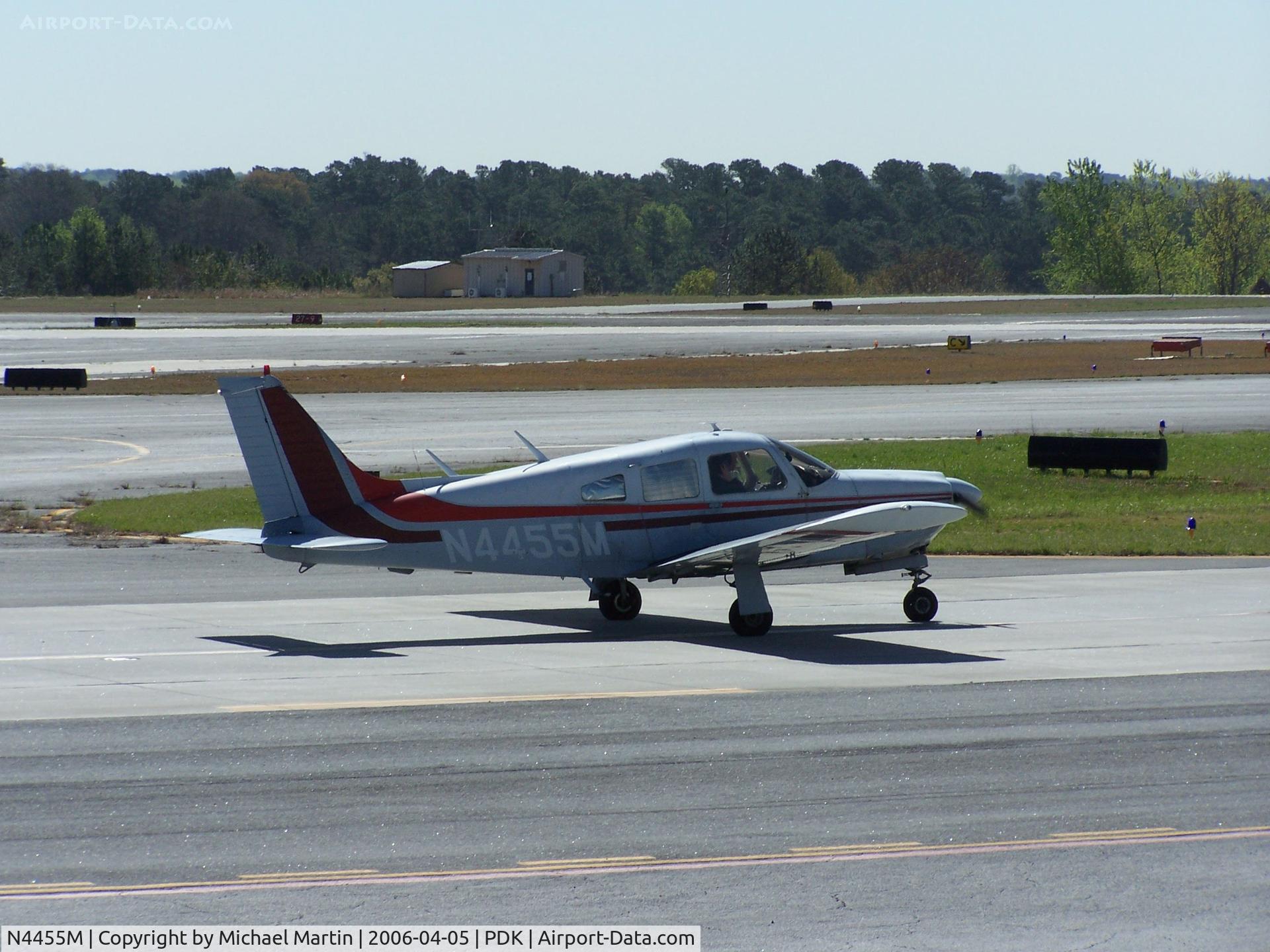 N4455M, 1976 Piper PA-28R-200 C/N 28R-7635217, Taxing to Signature Air