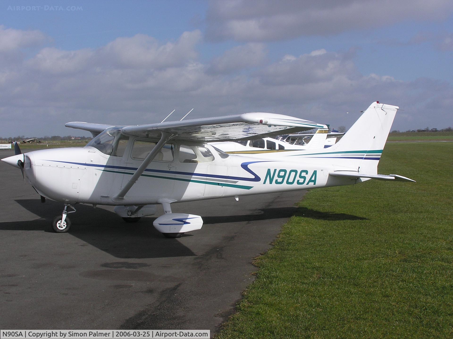 N90SA, 1976 Reims F172M Skyhawk C/N 1402, Cessna at Turweston