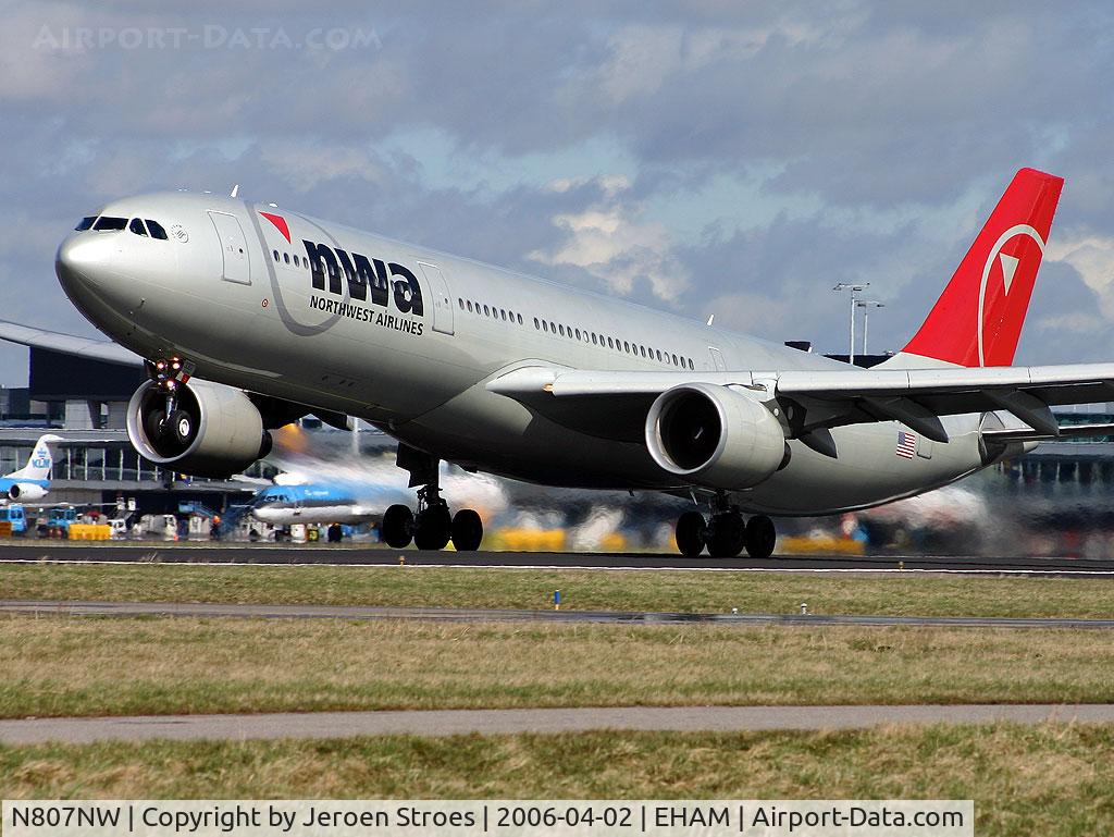 N807NW, 2004 Airbus A330-323 C/N 0588, ,