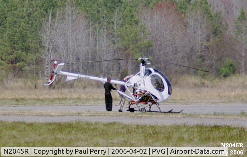 N2045R, 2000 Schweizer 269C-1 C/N 0117, Prepping the white bug for the nightly hangering