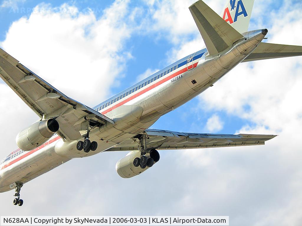 N628AA, 1990 Boeing 757-223 C/N 24586, American Airlines / 1990 Boeing 757-223 / This is a perfect example of when to lay off the zoom. A nice opportunity missed.