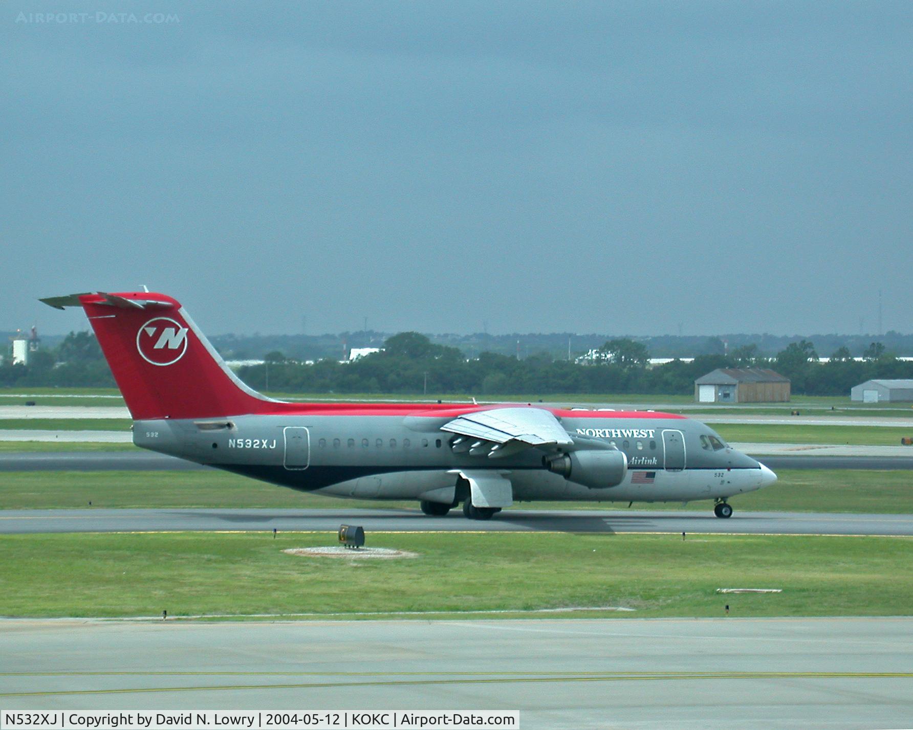 N532XJ, 2000 British Aerospace Avro 146-RJ85A C/N E2366, N532XJ at KOKC.