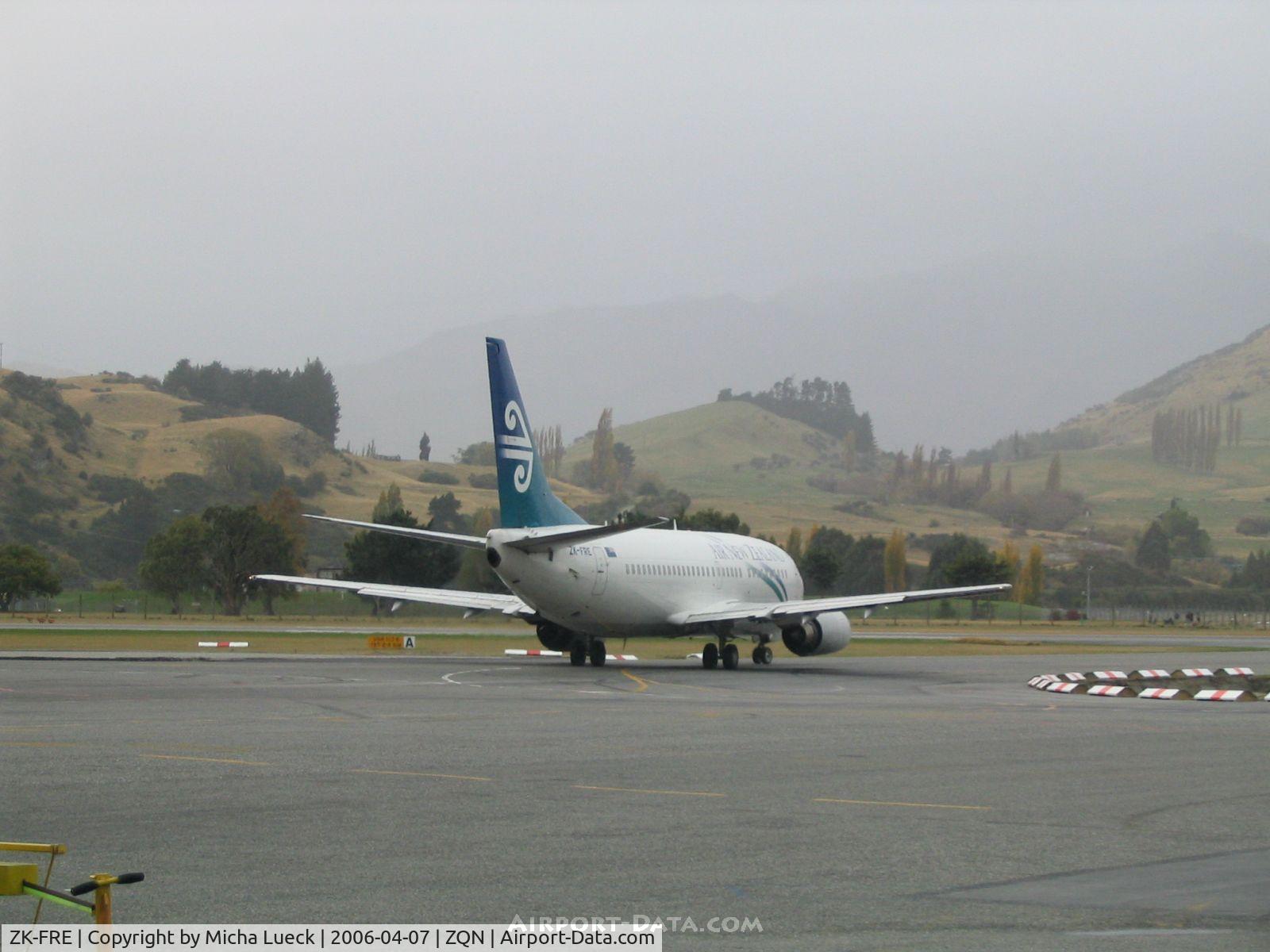 ZK-FRE, 1998 Boeing 737-3U3 C/N 28742, B737-300 taxiing to the runway