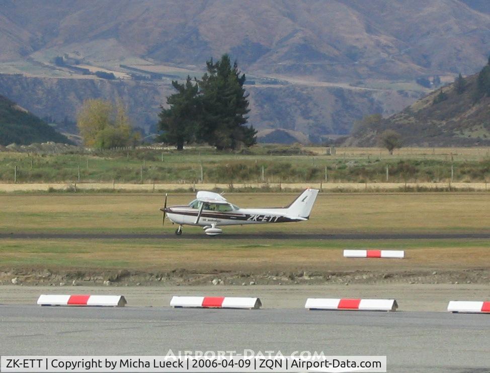 ZK-ETT, Cessna 172P C/N 17274937, Taxiing to the runway