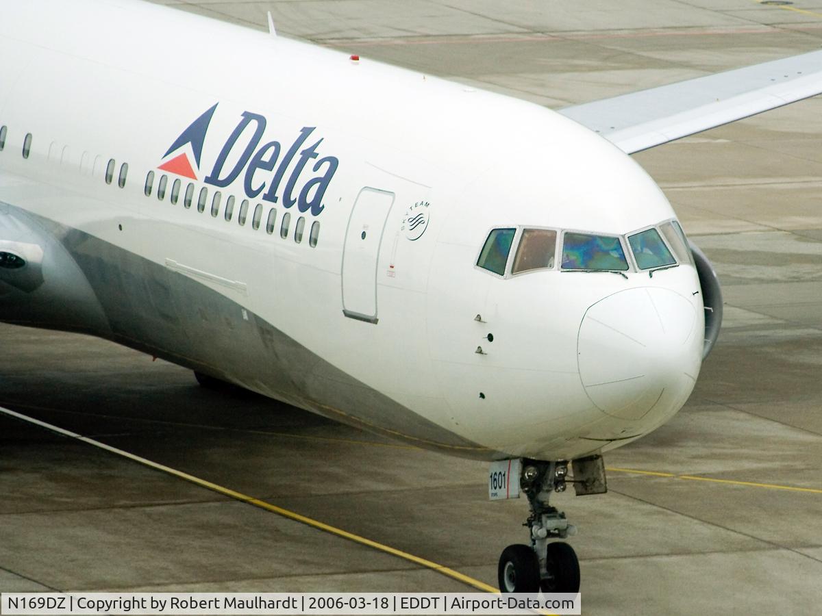 N169DZ, 1998 Boeing 767-332 C/N 29689, Ship 1601 is visting Berlin Tegel Airport