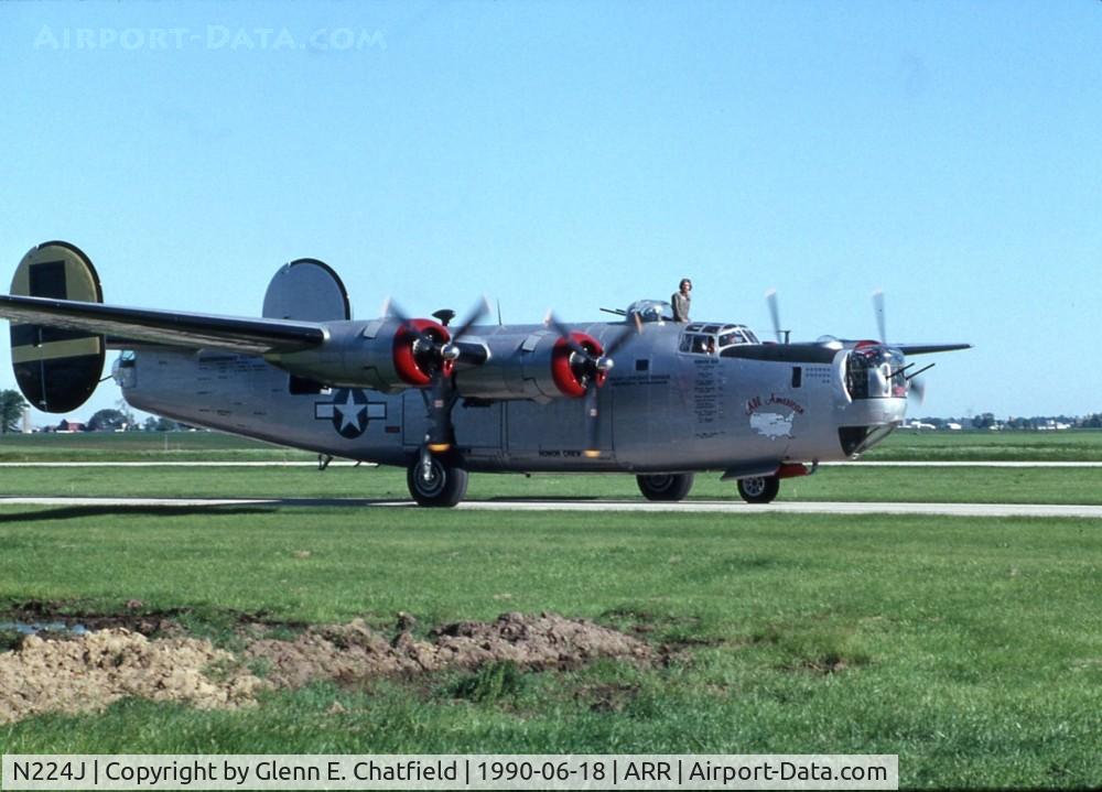 N224J, 1944 Consolidated B-24J-85-CF Liberator C/N 1347 (44-44052), Arriving for a visit