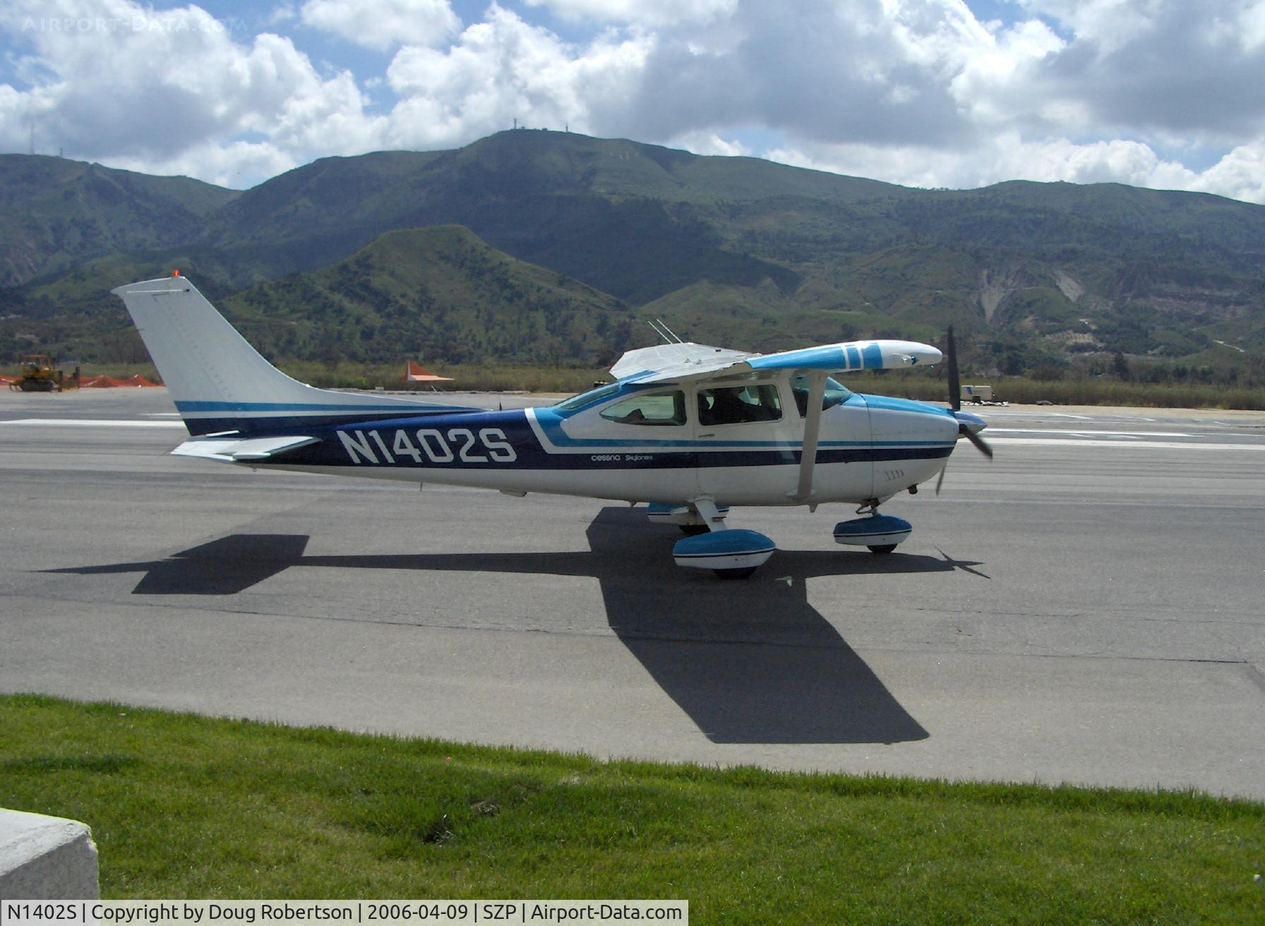 N1402S, 1976 Cessna 182P Skylane C/N 18264962, 1976 Cessna 182P SKYLANE, Continental O-470-S 230 Hp, taxi to hangar after refueling