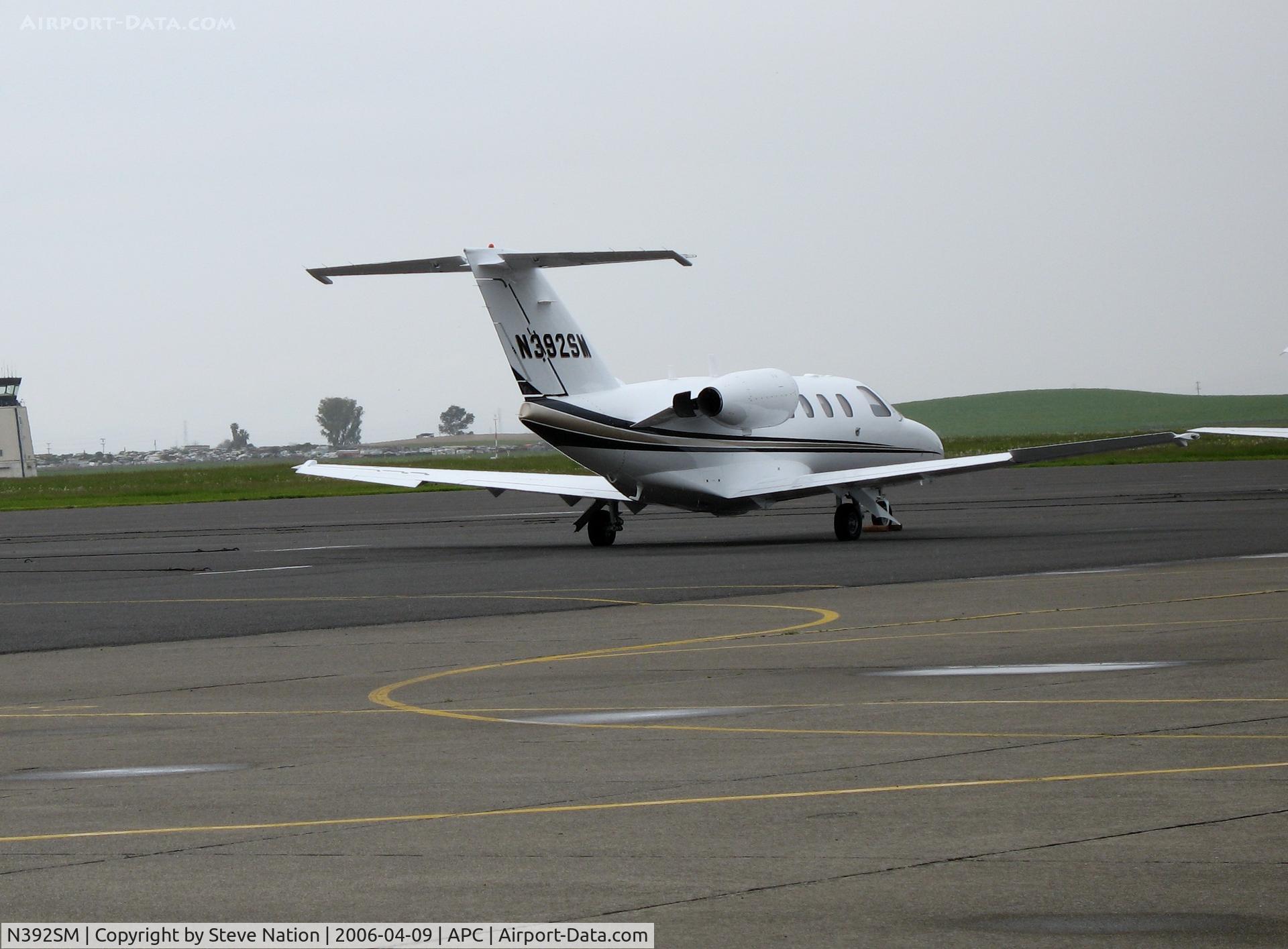 N392SM, 2000 Cessna 525 CitationJet CJ1 C/N 525-0392, Pacific Flight Services 2000 Cessna 525 Citation @ rainy Bridgeford A/S ramp Napa County Airport, CA