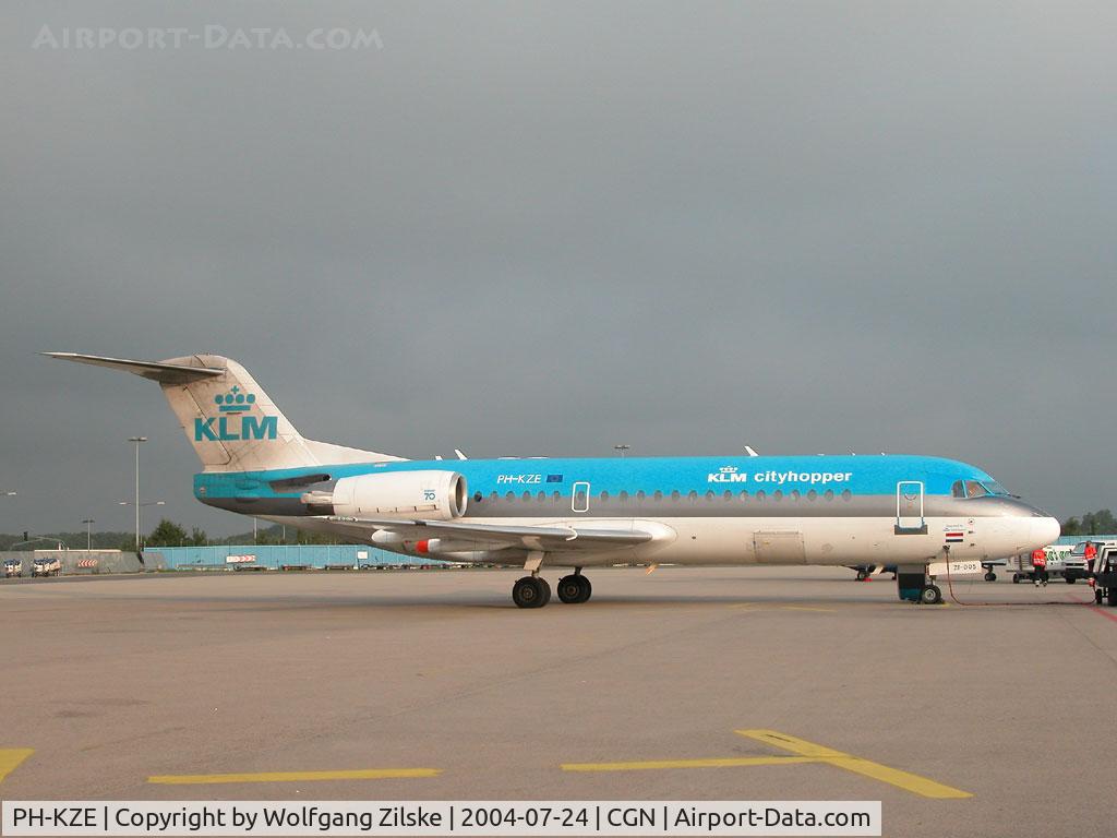 PH-KZE, 1996 Fokker 70 (F-28-0070) C/N 11576, visitor