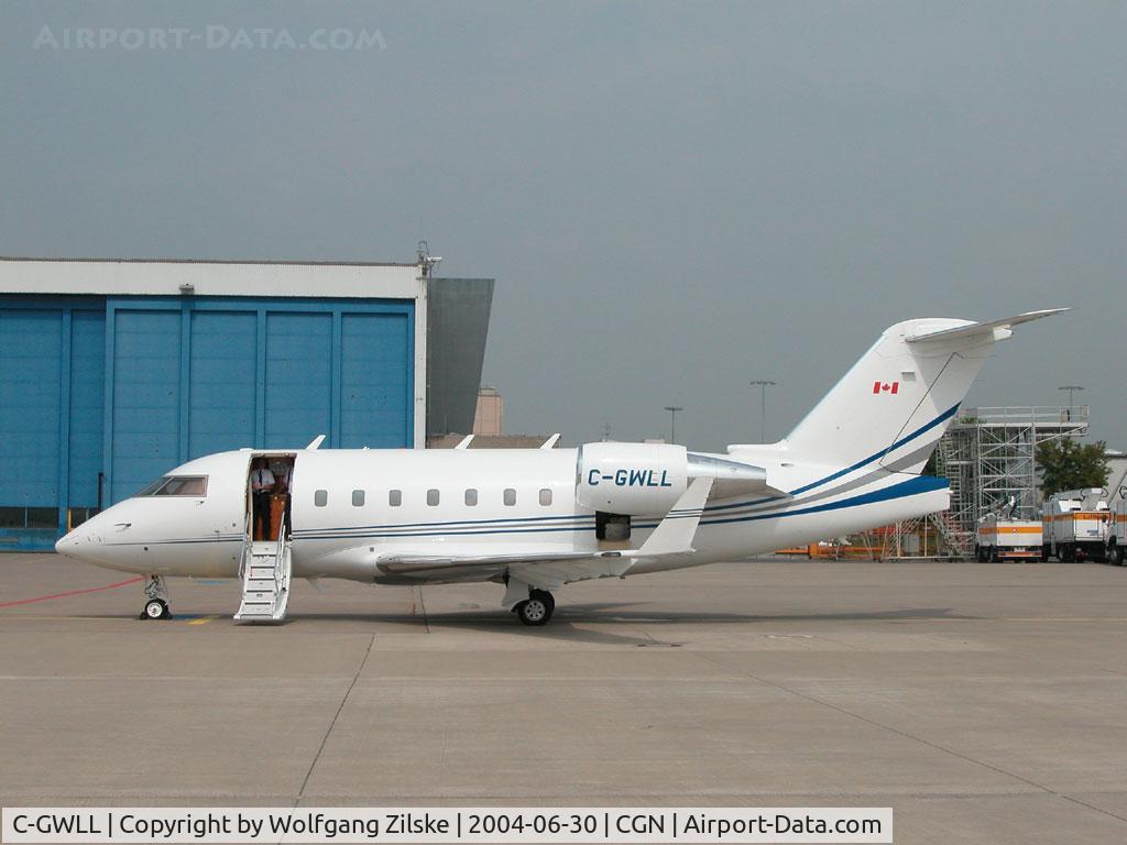 C-GWLL, 2001 Bombardier Challenger 604 (CL-600-2B16) C/N 5484, visitor