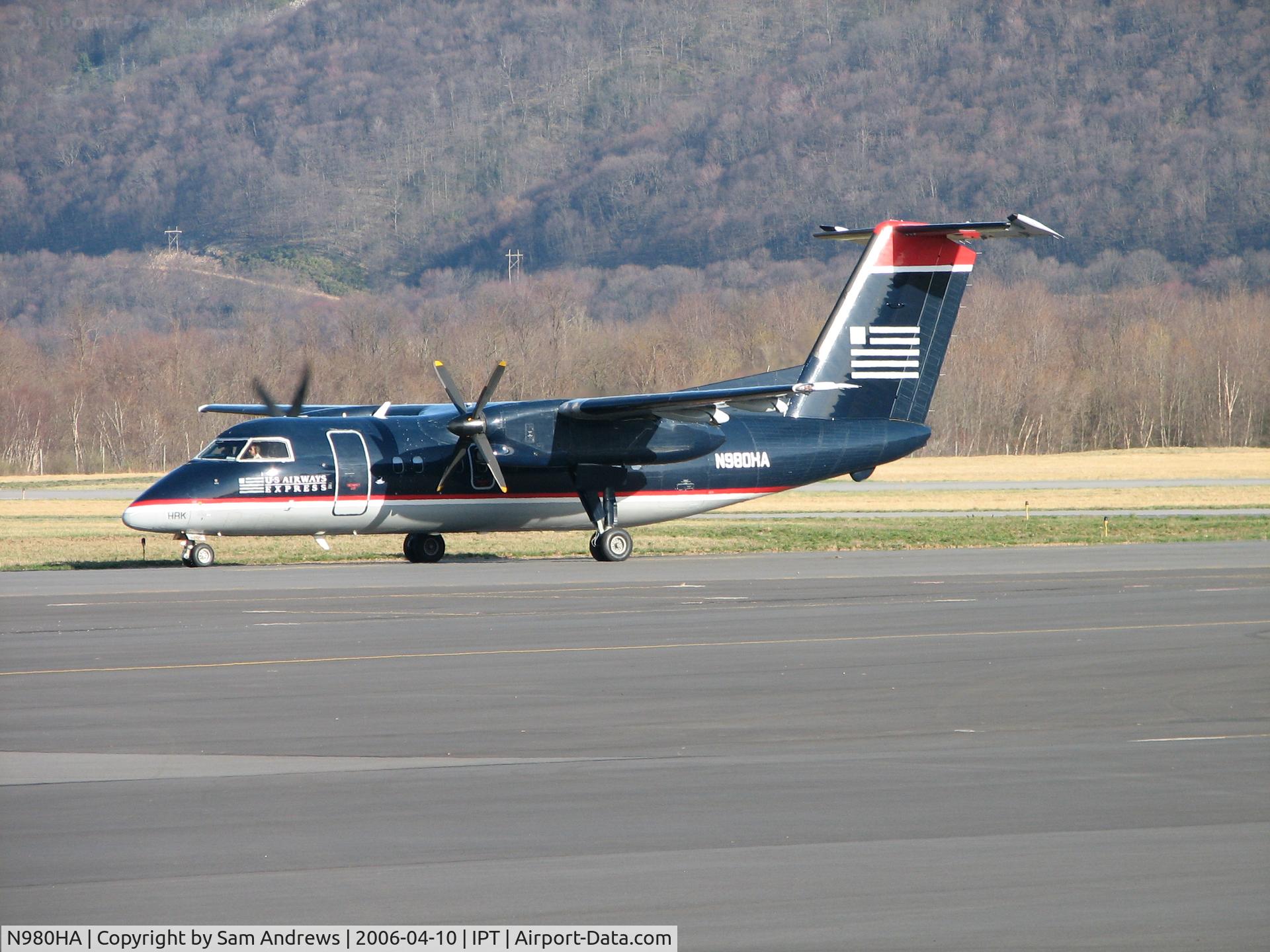 N980HA, 1994 De Havilland Canada DHC-8-102 Dash 8 C/N 376, Headed for the terminal