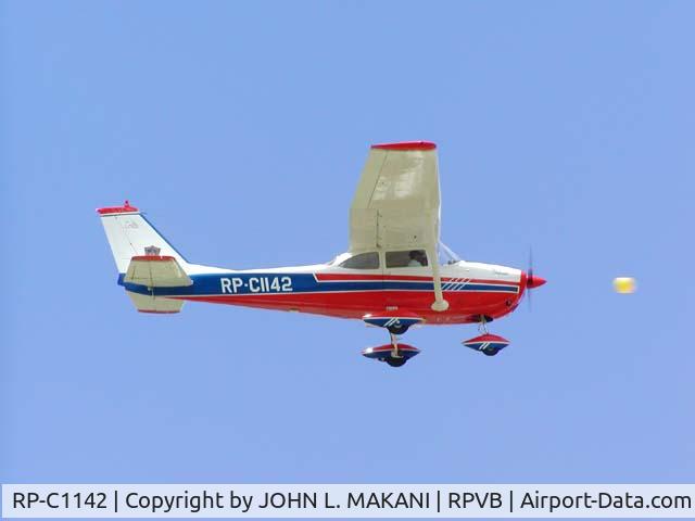 RP-C1142, 1965 Cessna C-172F C/N 17252297, RP-C1142 making a low pass for a Balloon bursting competition.