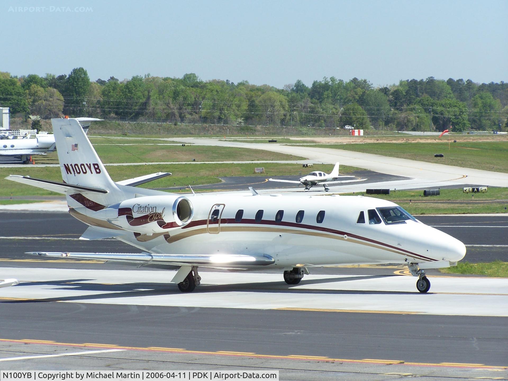 N100YB, Cessna 560XL Citation Excel C/N 560-5136, Taxing to Runway 2R