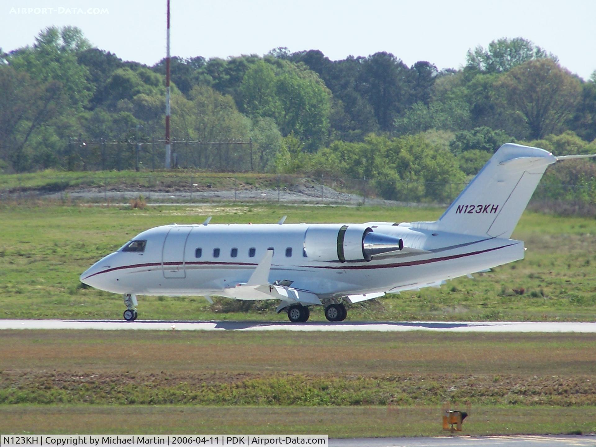 N123KH, 1995 Canadair Challenger 604 (CL-600-2B16) C/N 5301, Landing 2R