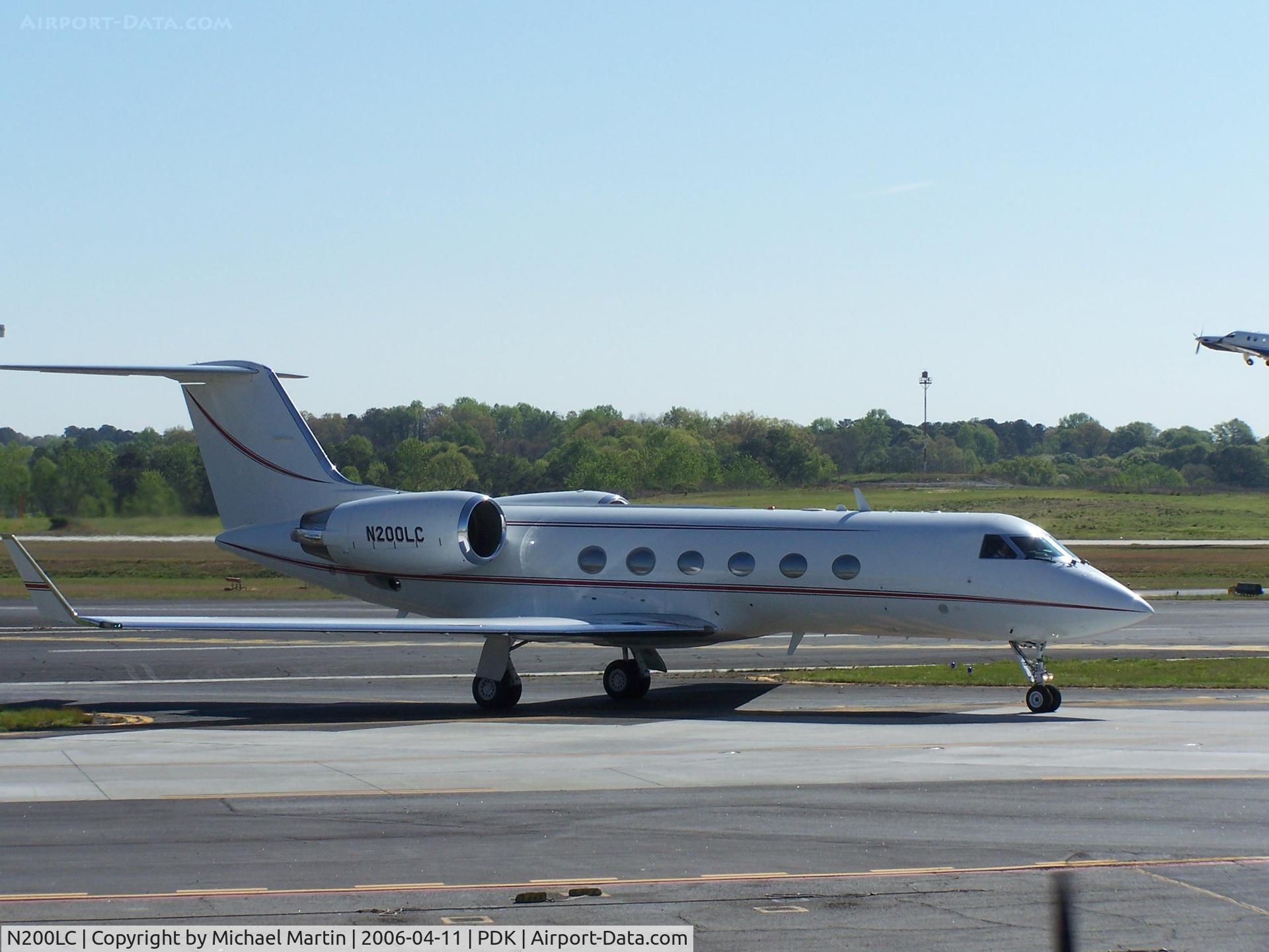 N200LC, 1988 Gulfstream Aerospace G-IV C/N 1067, Taxing to Mercury Air Center