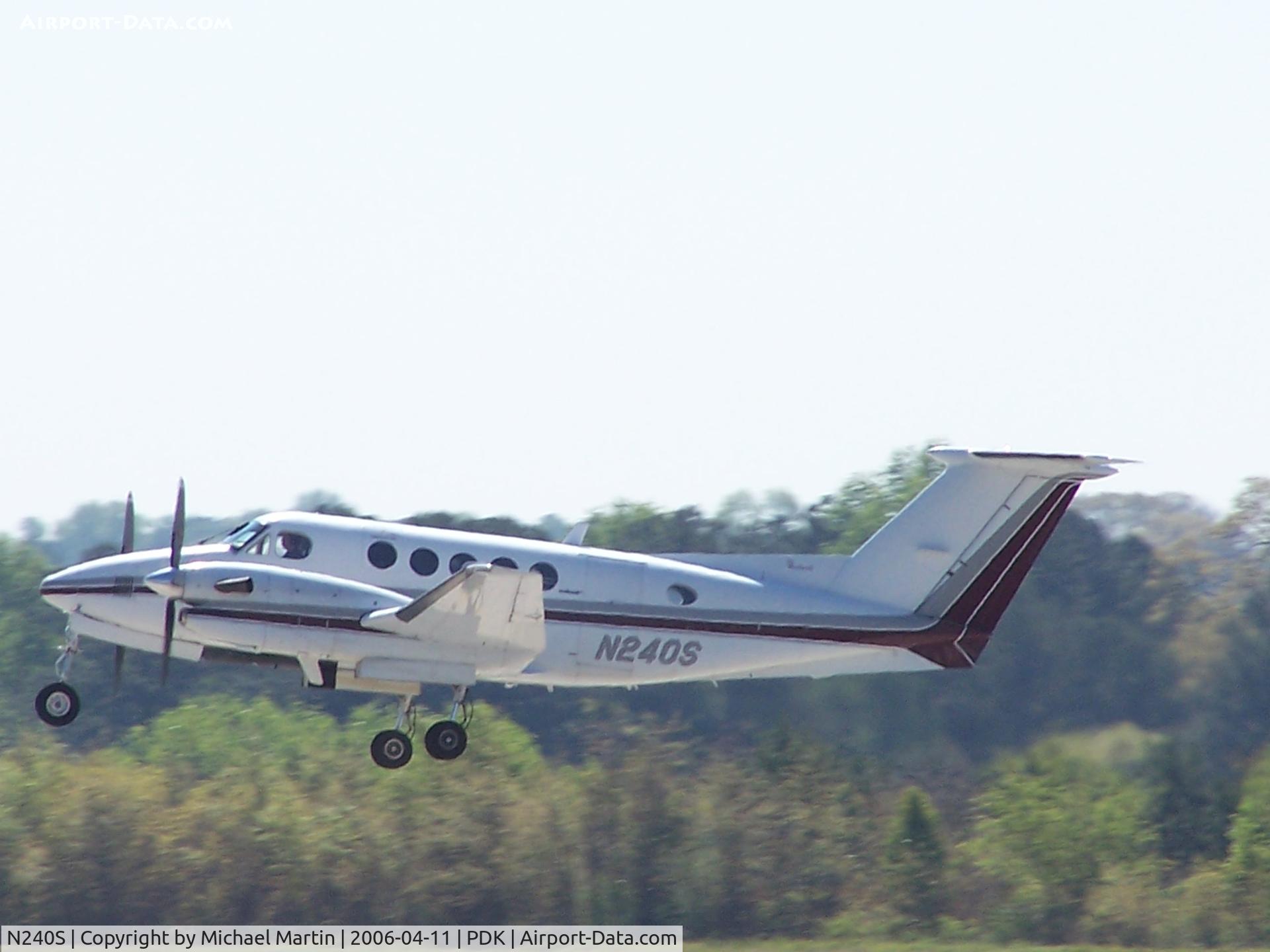 N240S, 1987 Beech 300 Super King Air C/N FA-116, Takeoff from 20R