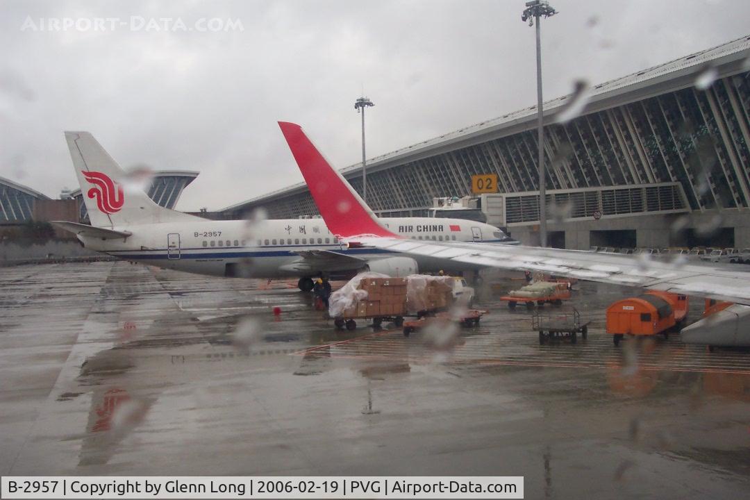 B-2957, 1995 Boeing 737-3Z0 C/N 27521, Shanghai International Airport
