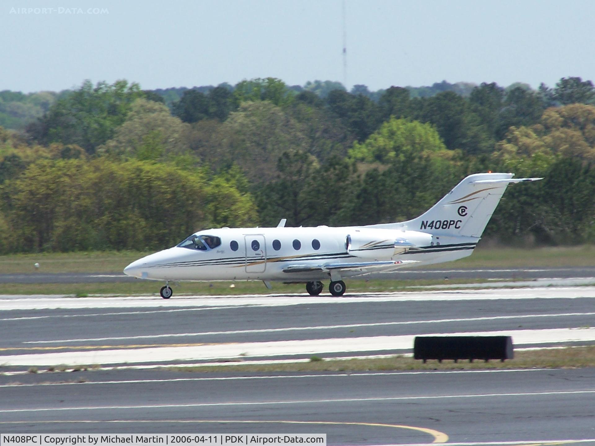 N408PC, 2001 Beech 400A Beechjet Beechjet C/N RK-325, Taking off from 2R