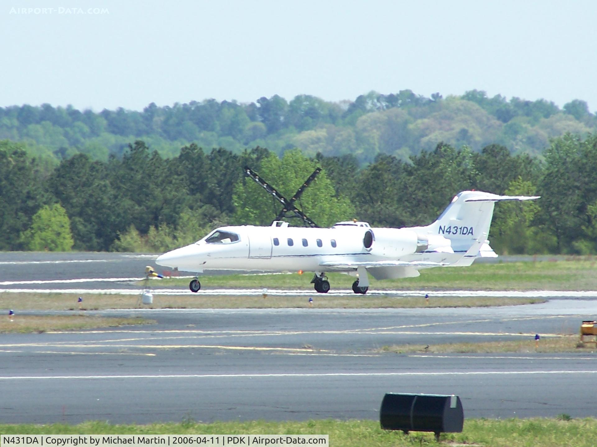 N431DA, 1998 Learjet Inc 31A C/N 163, Landing PDK - Former N128FX