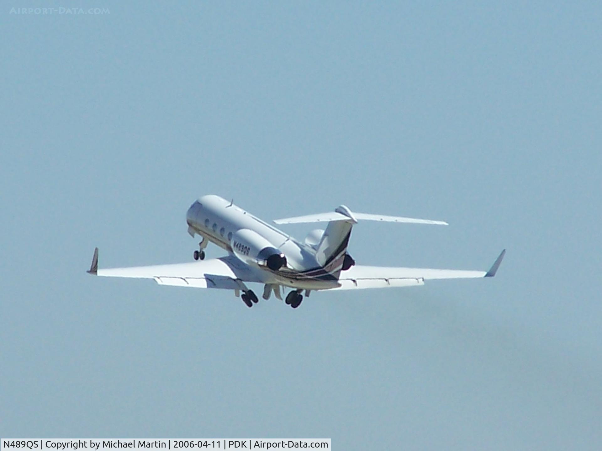N489QS, 1999 Gulfstream Aerospace G-IV C/N 1389, Departing PDK enroute to AVP